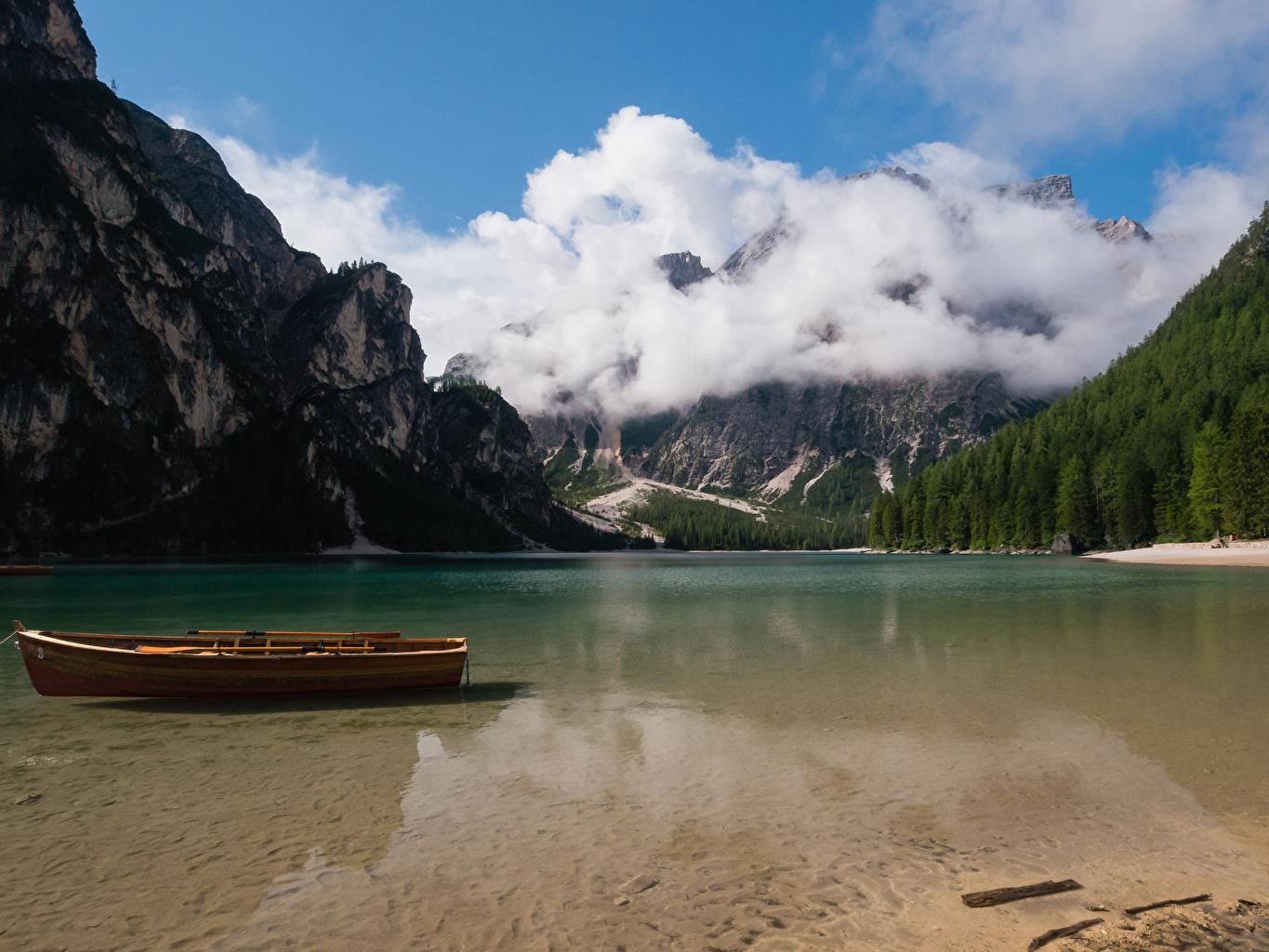 1365x1024 Wallpaper Italy Lake Braies Nature Mountains Boats Clouds