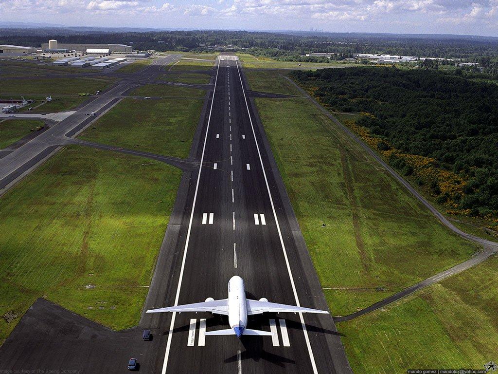 1024x768 Amazing Runway wallpaperx768