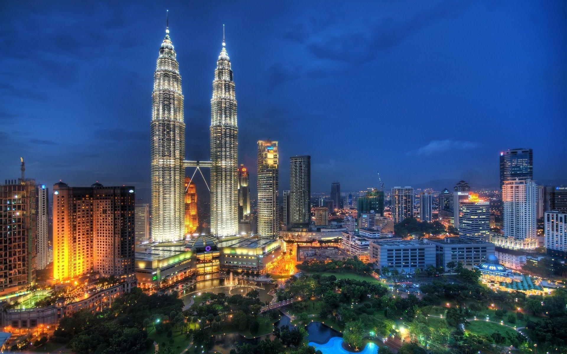 1920x1200 Petronas Twin Towers Wallpaper