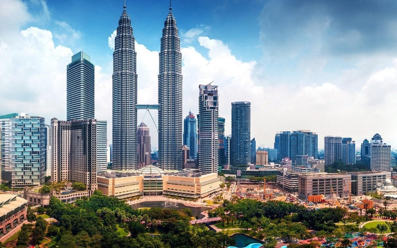 1280x800 Petronas Towers wallpaper. Petronas Towers