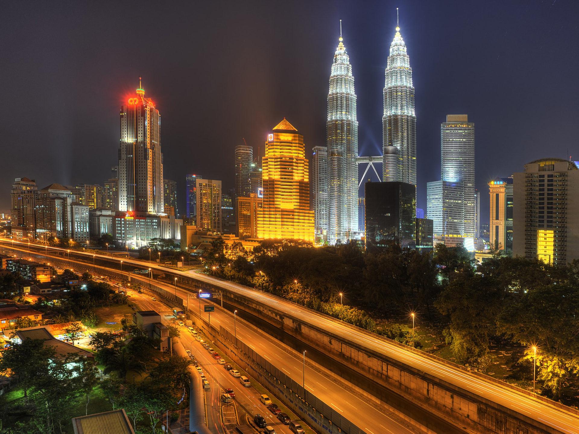 1920x1440 Petronas Twin Towers Kuala Lumpur Malaysia City Of Lights Android Wallpaper For Your Desktop Or Phone 3840x2400 :