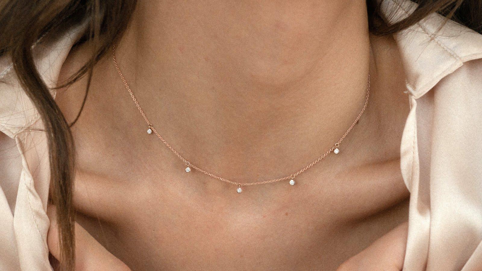 1600x900 18K Gold 5 Diamond Necklace. Noémie