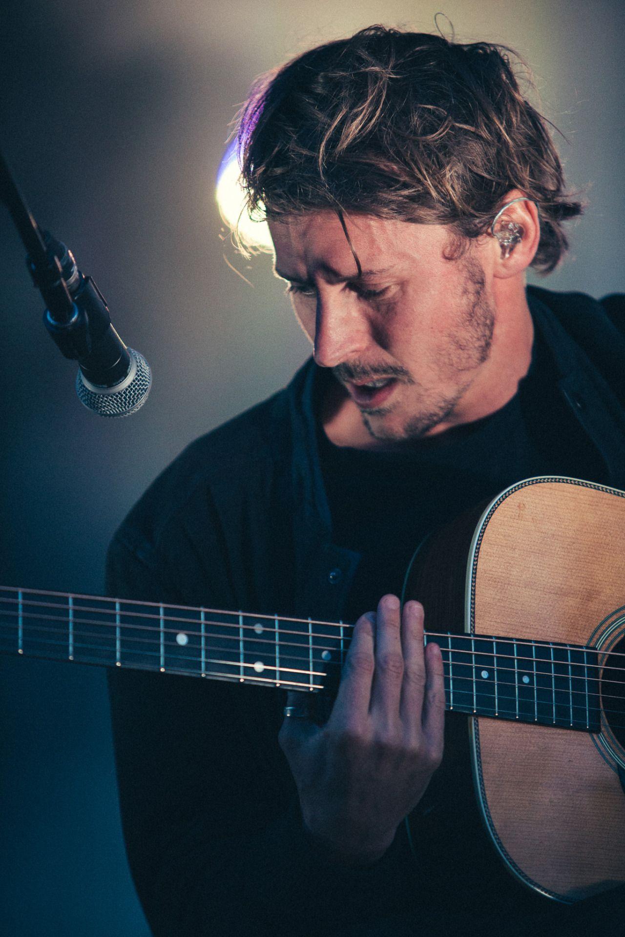 Ben brown. Бен Ховард. Музыкант Ховард. Ben Howard фото. Бен Ховард слушать.