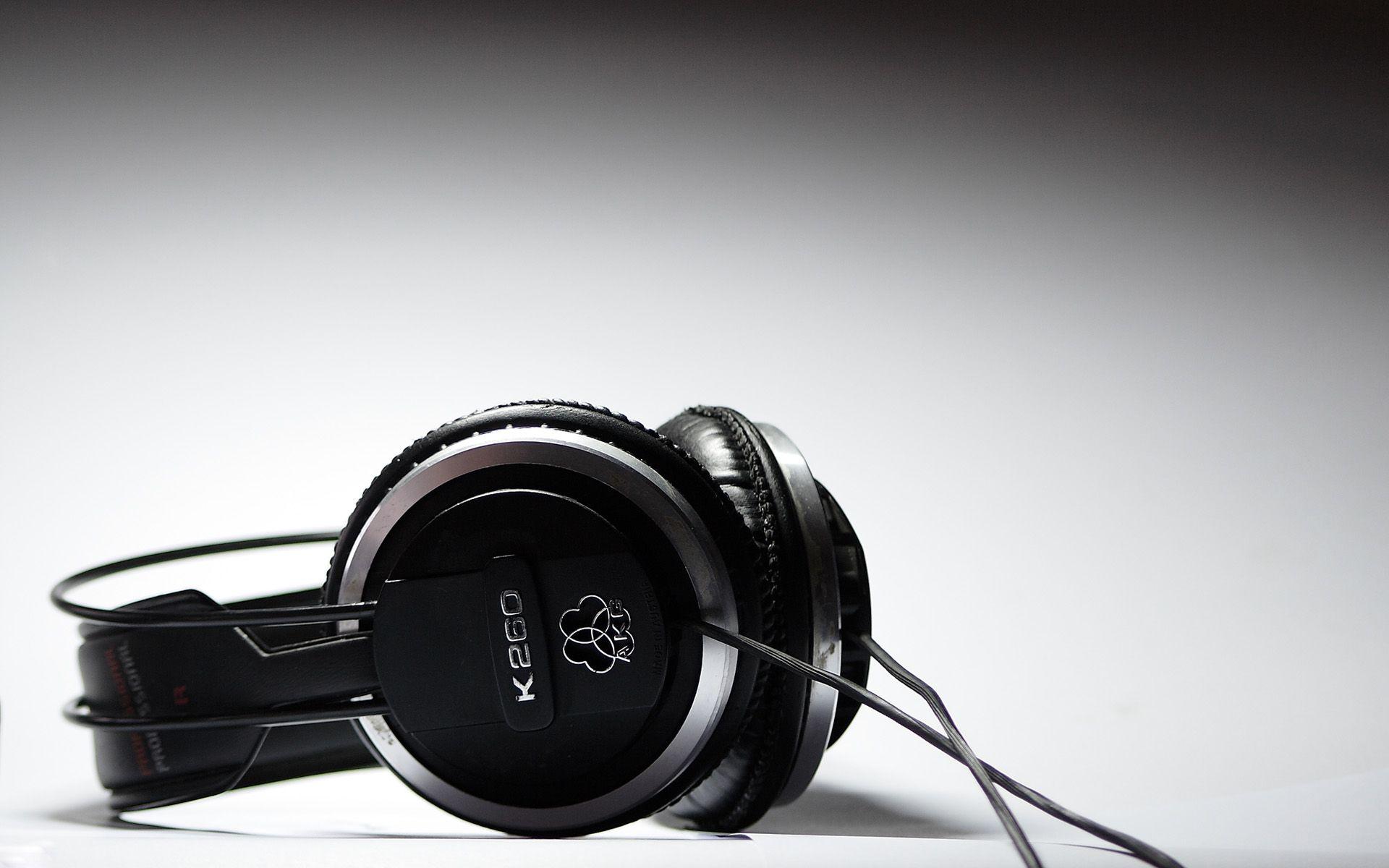 1920x1200 Headphones Wallpaper