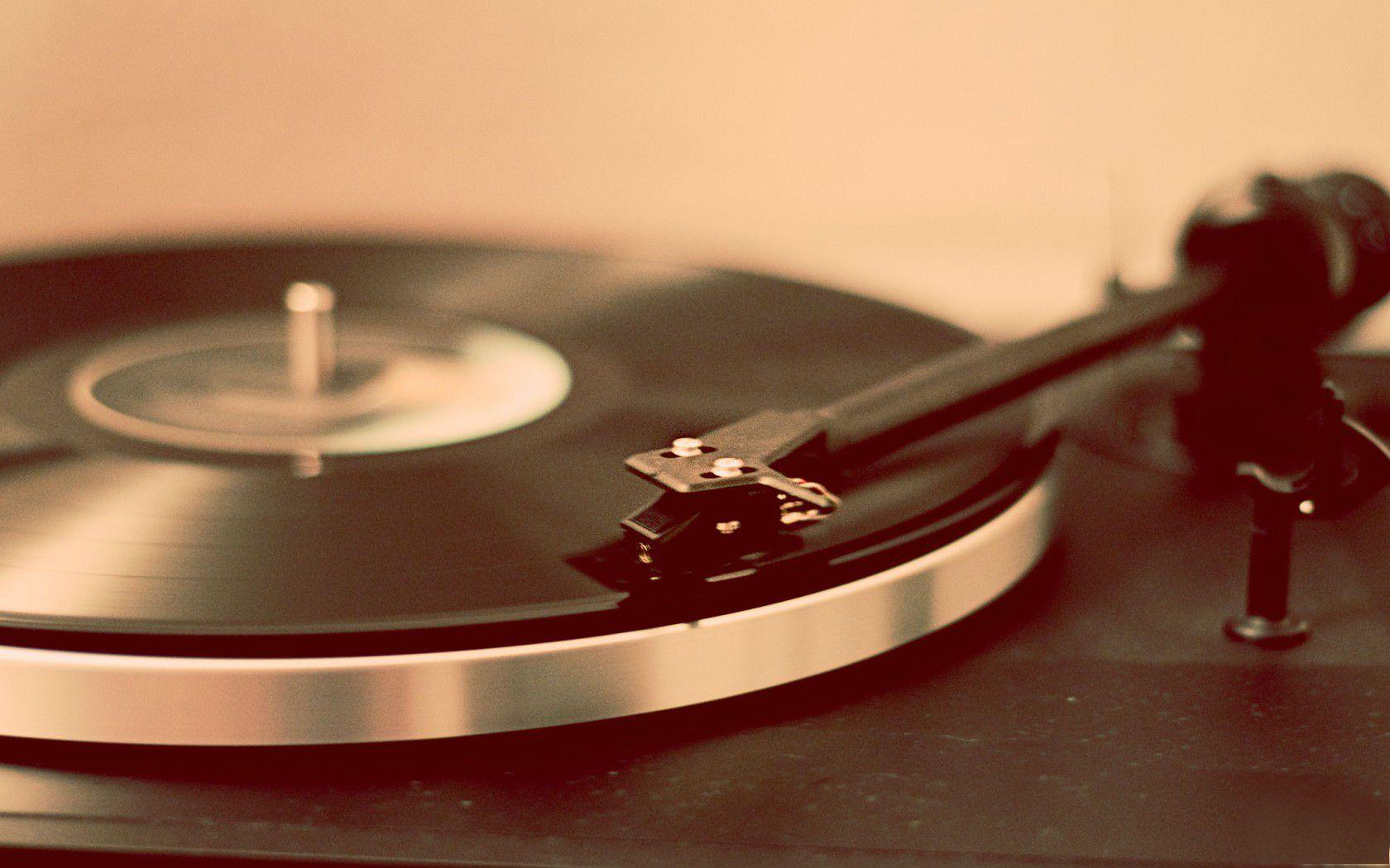 1680x1050 Record Player Wallpaper