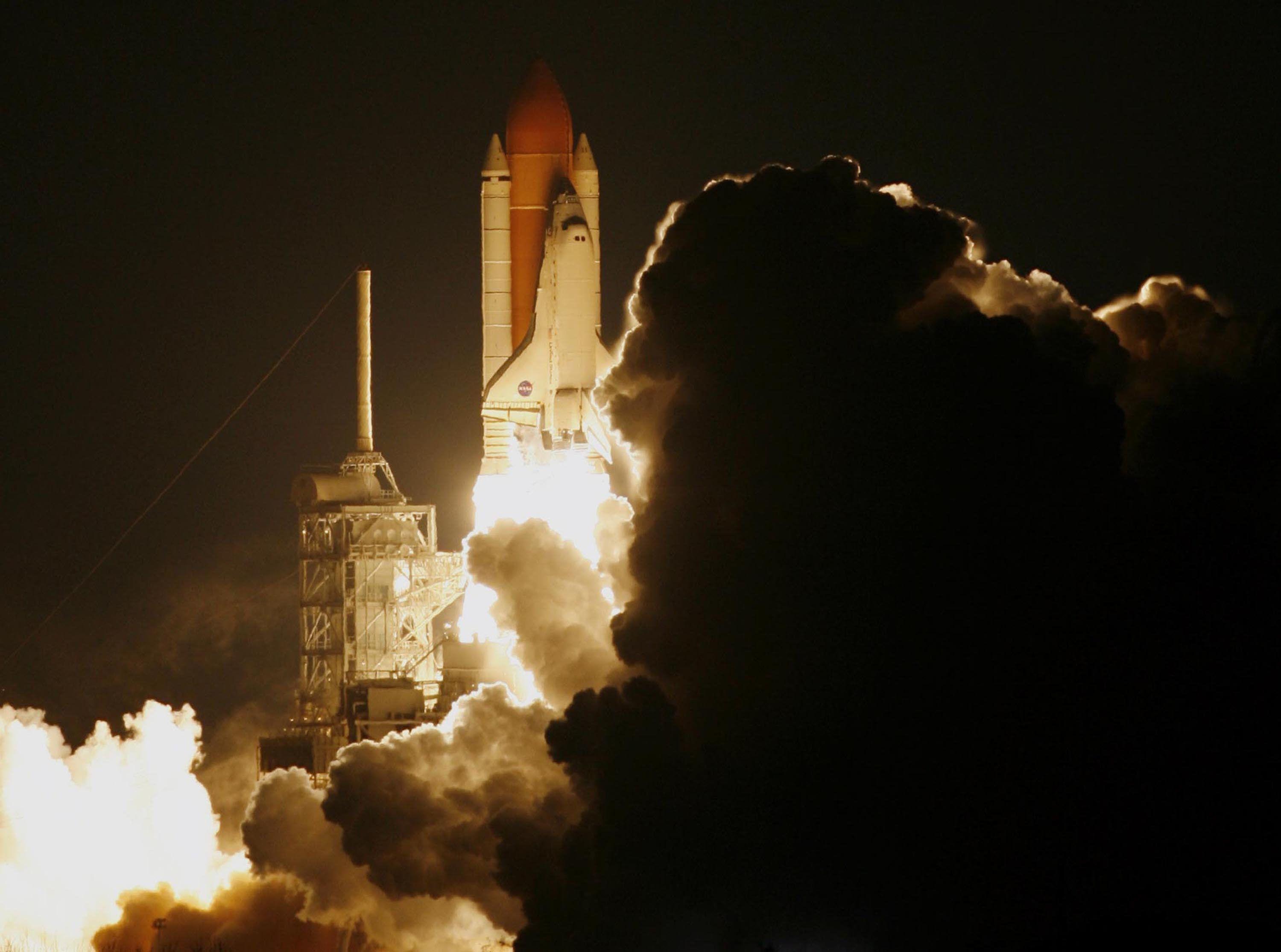 3000x2231 Rocket Launch during Night Time · Free