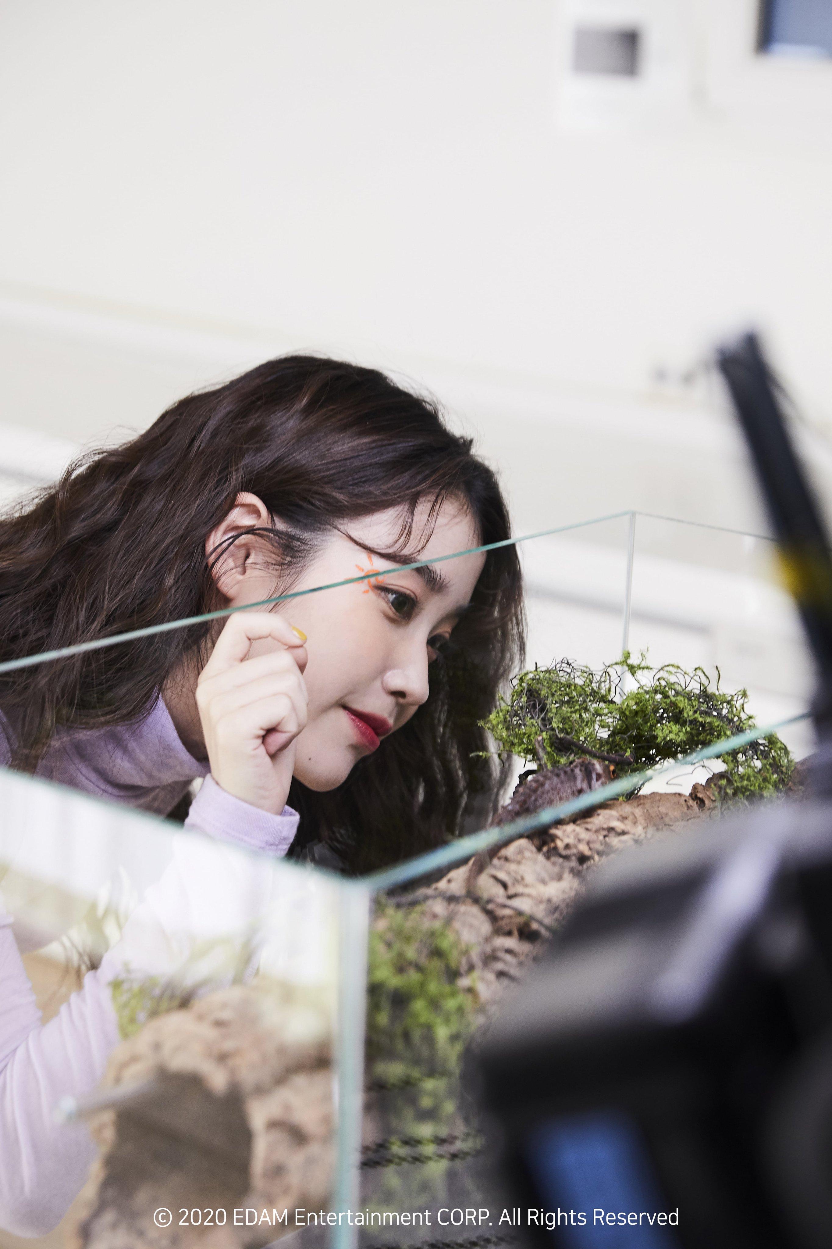 2730x4096 eight Behind the Scene MV
