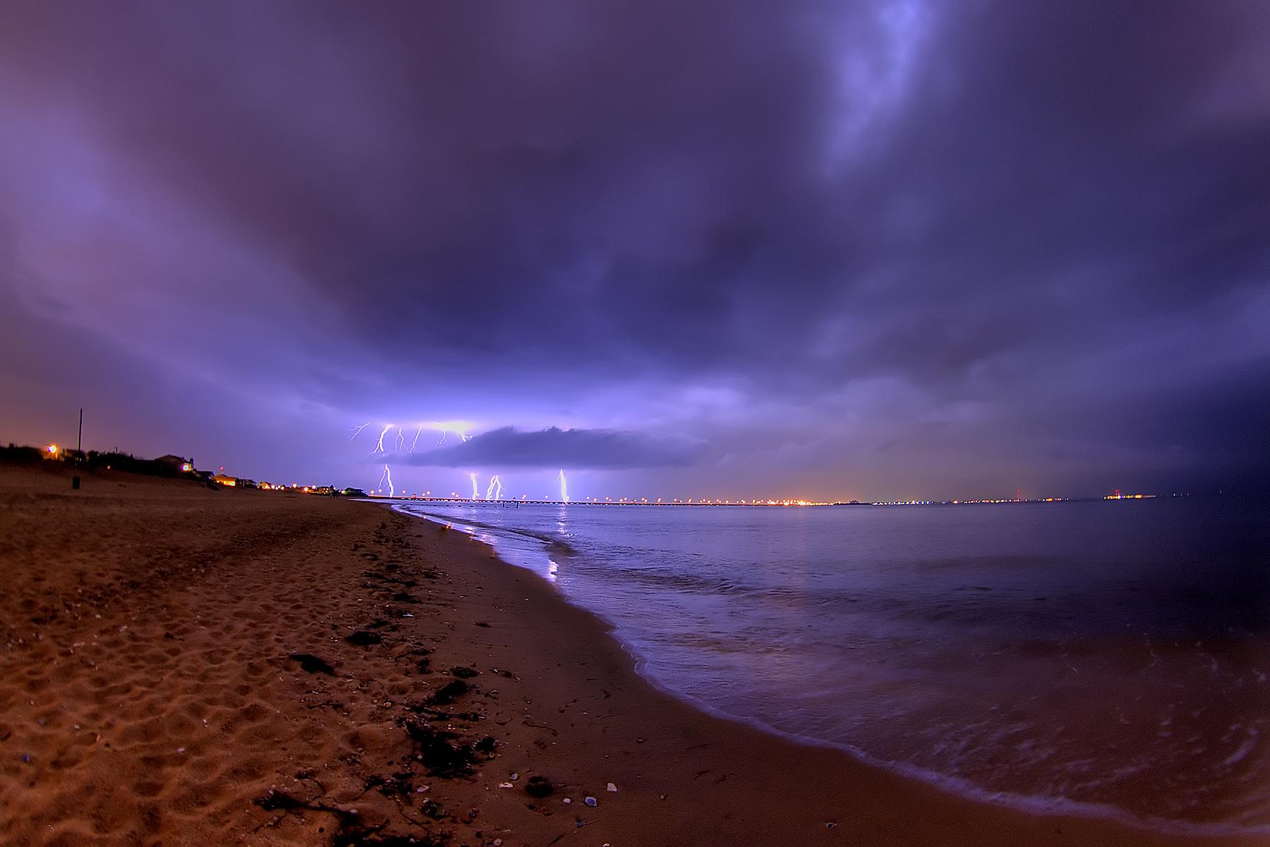 1800x1200 Eight People Are Injured In Lighting At Florida Beach On The Beach