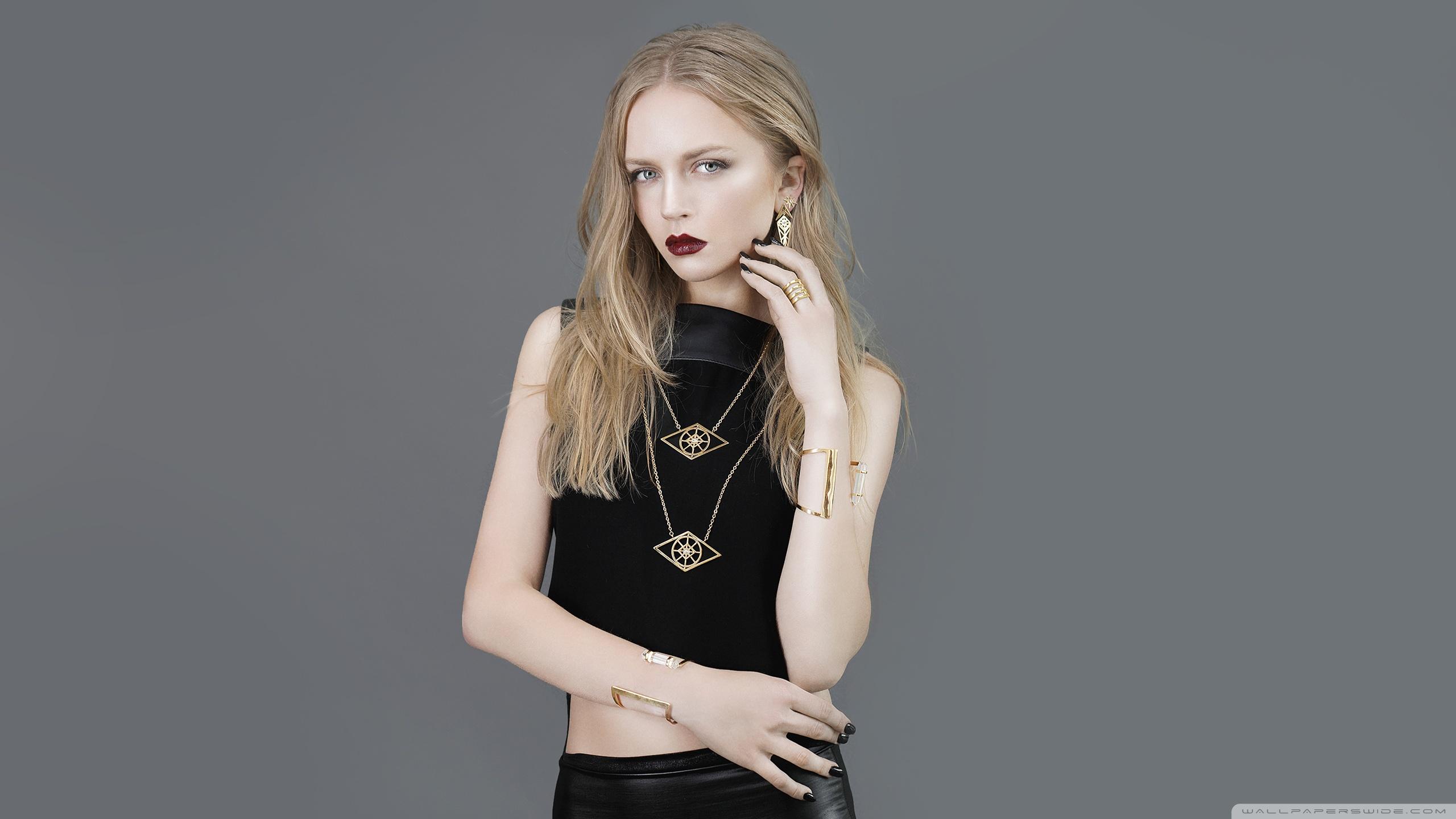 2560x1440 Blonde Girl, Black Outfit, Gold Jewelry Ultra HD Desktop Background Wallpaper for 4K UHD TV : Multi Display, Dual Monitor : Tablet