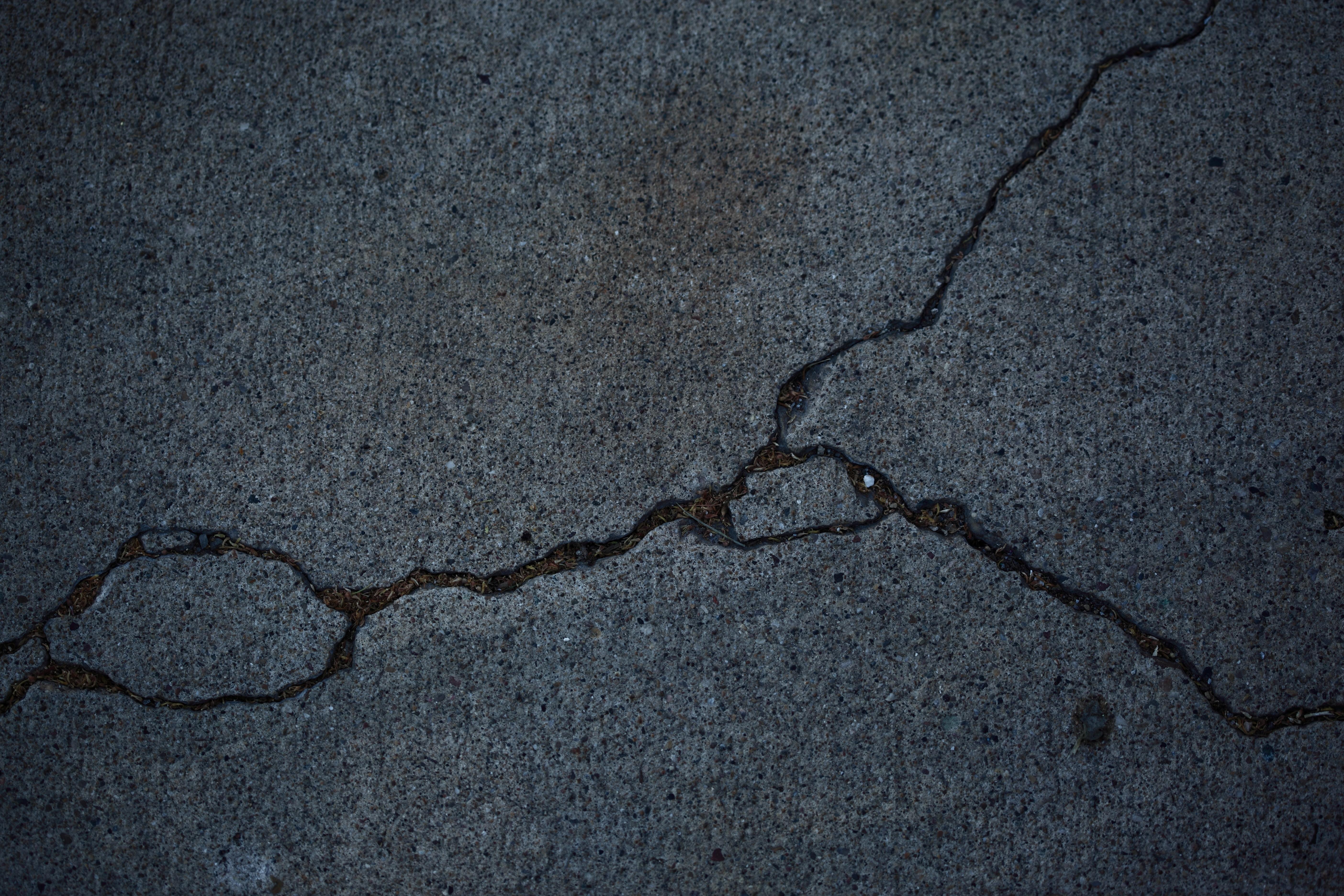 5616x3744 Free Crumbling Cracked Cement Texture Creative