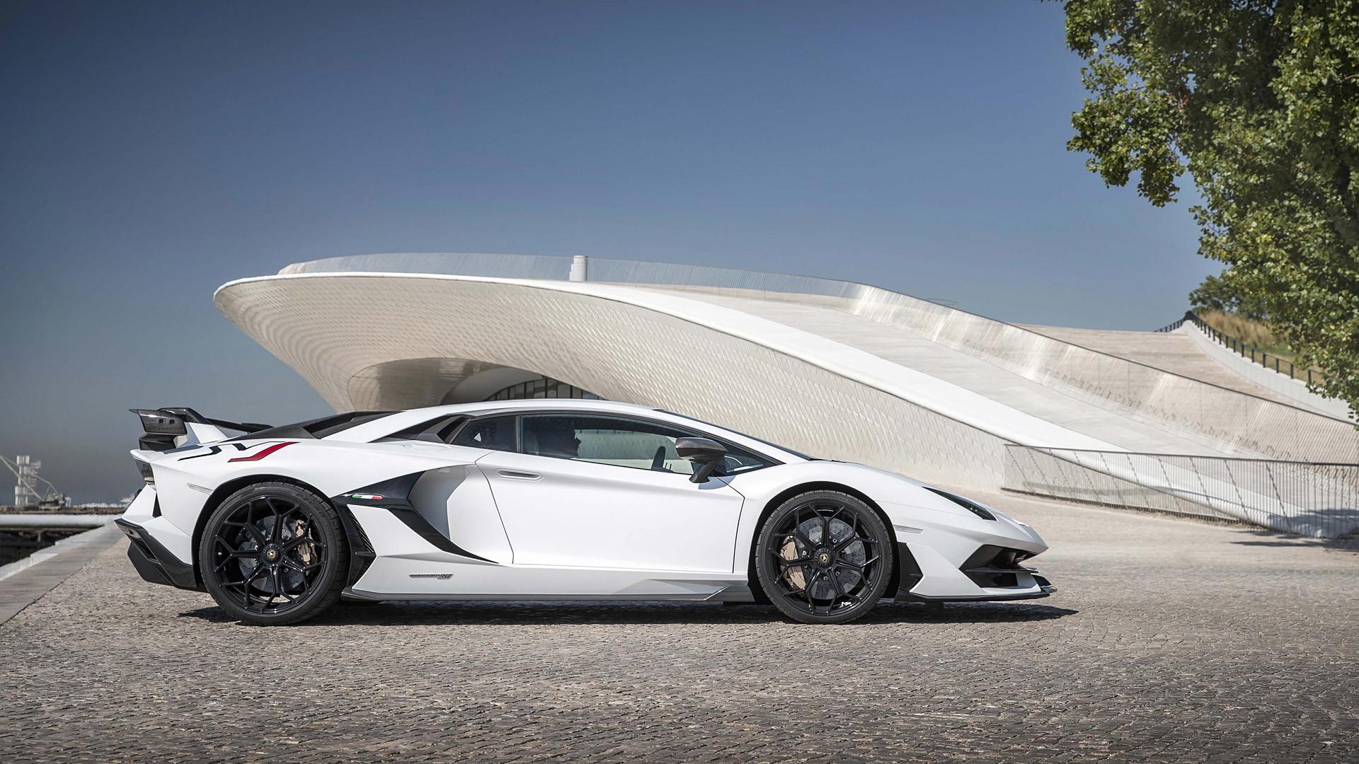 Lamborghini Aventador SV White