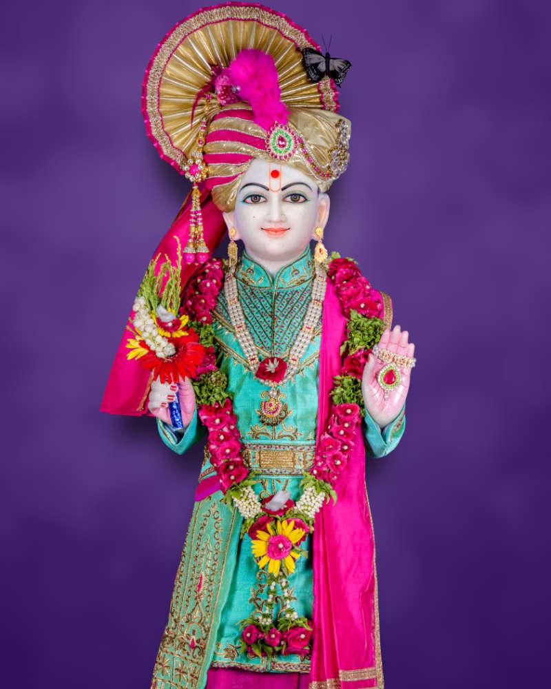 800x1000 Swaminarayan Bhagwan. Shree Swaminarayan Temple & Karelibaug