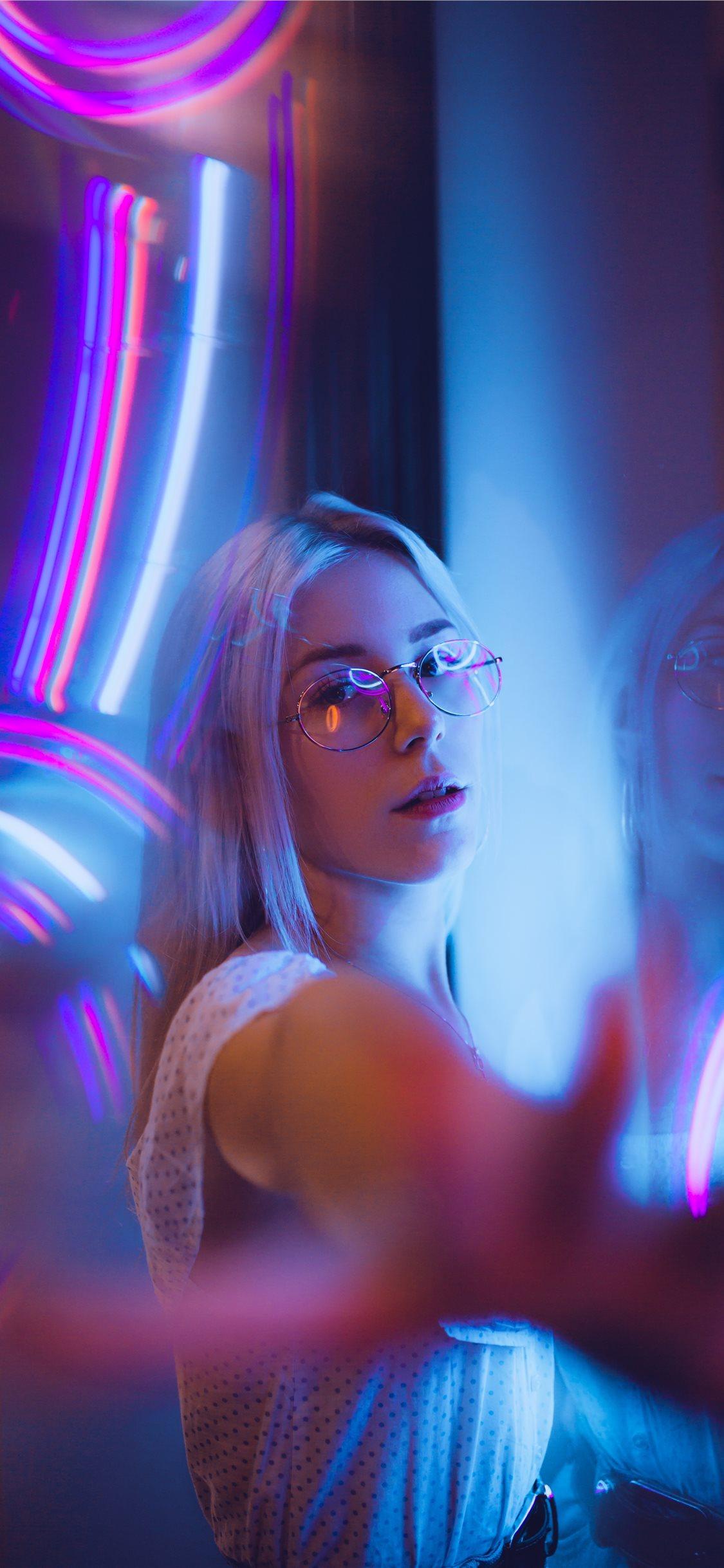 1125x2436 Best Neon portrait iPhone X HD Wallpaper