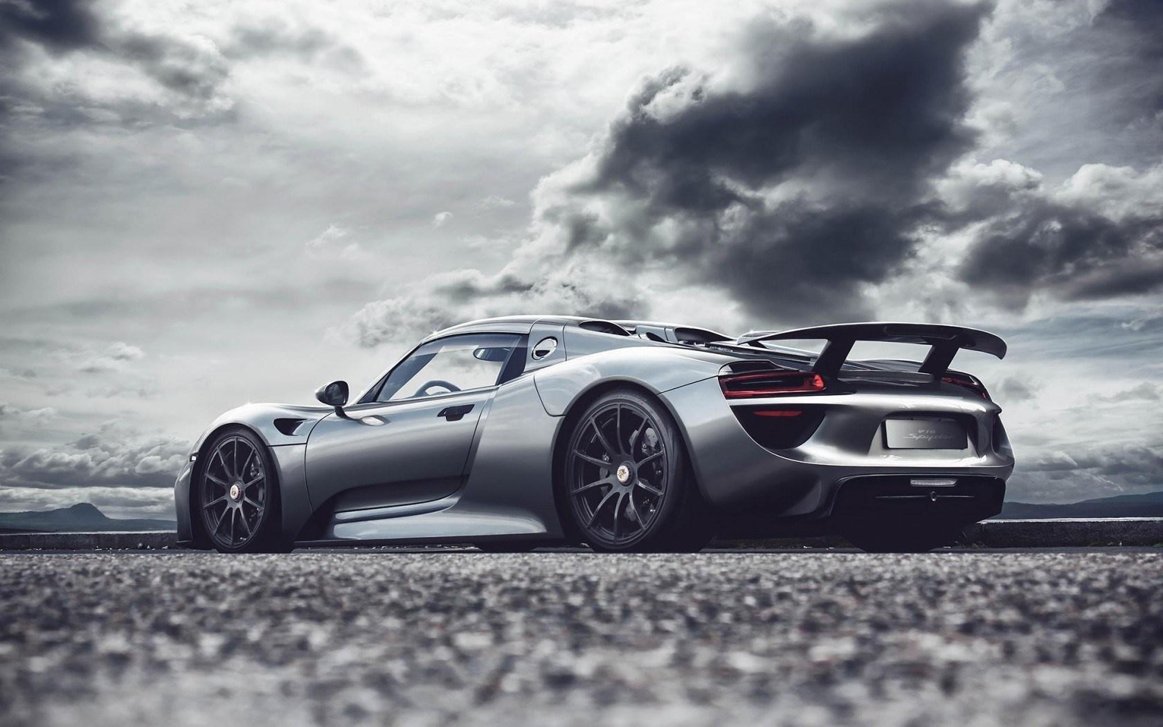 1680x1050 Porsche 918 Spyder Car Wallpaper