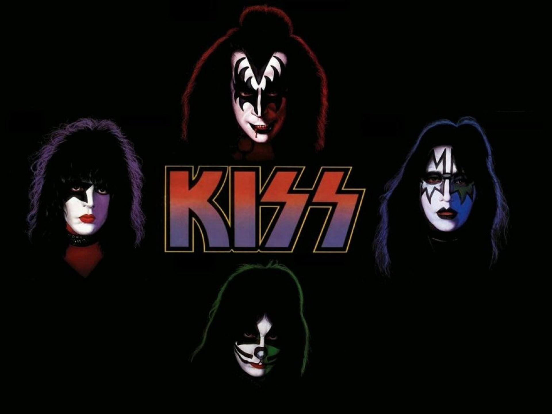 Kiss 1 hour. Группа Кисс постеры. Группа Кисс 1973. Группа Kiss logo. Kiss Band 1974.