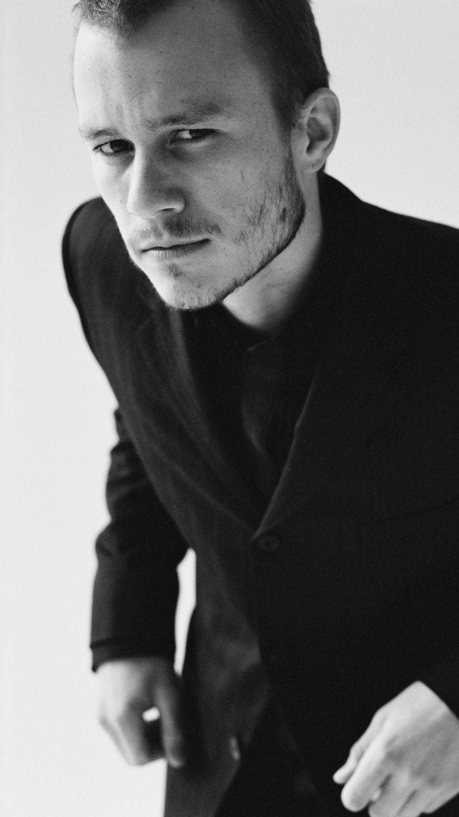 938x1668 Download wallpaper 938x1668 heath ledger, blonde, tuxedo, humor