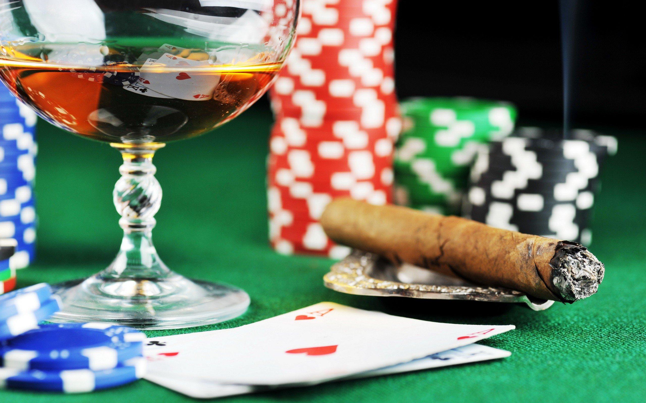 2560x1600 Poker poker chips Casino cigars wallpaperx1600