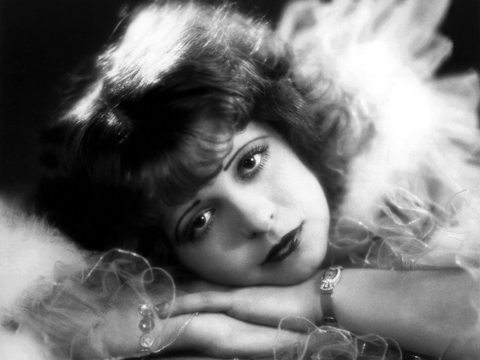 1600x1200 How Well Do You Know Clara Bow?