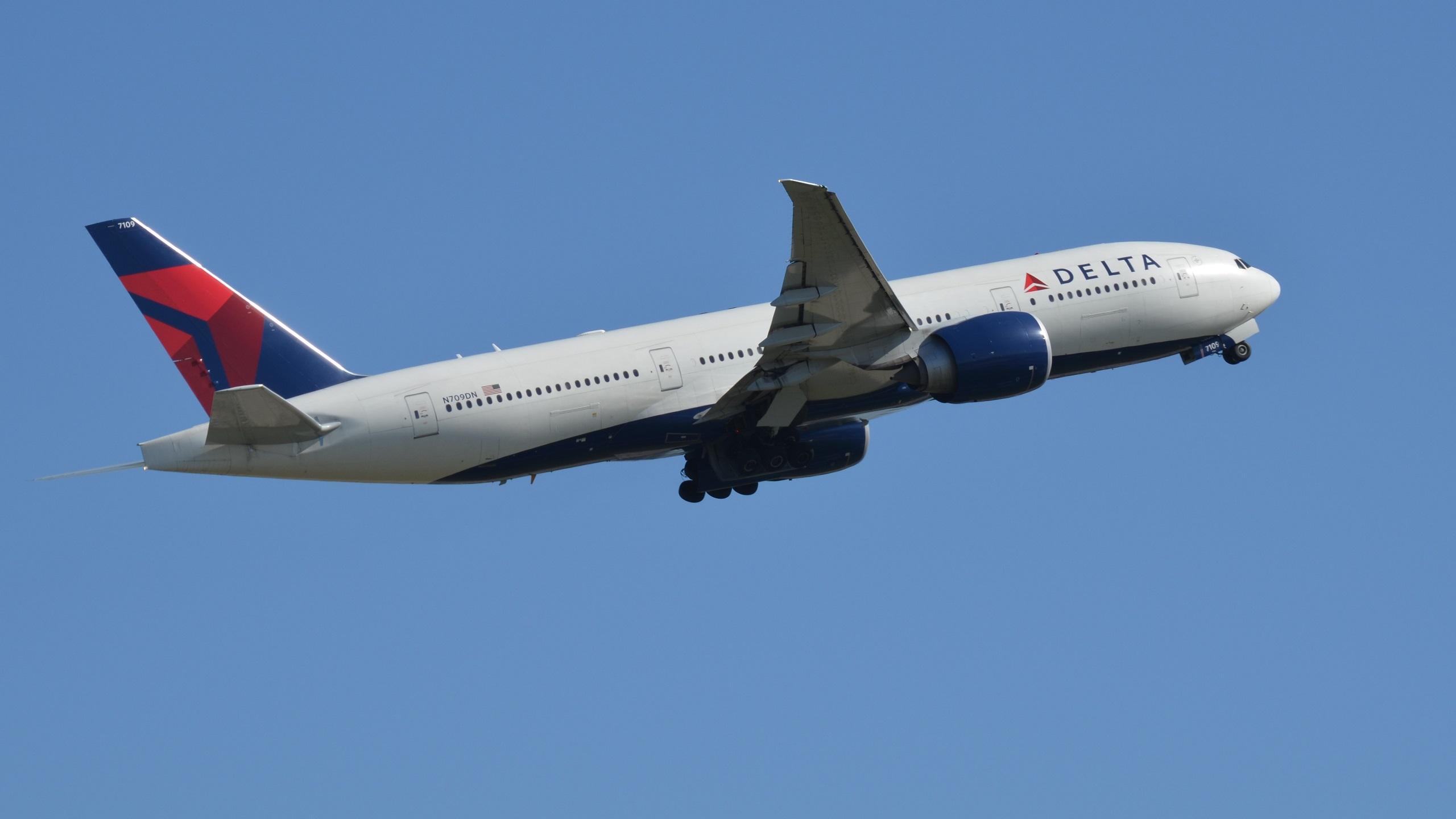 2560x1440 N709DN Delta Air Lines Boeing 777 232(LR), Sydney Australia HD Wallpaper