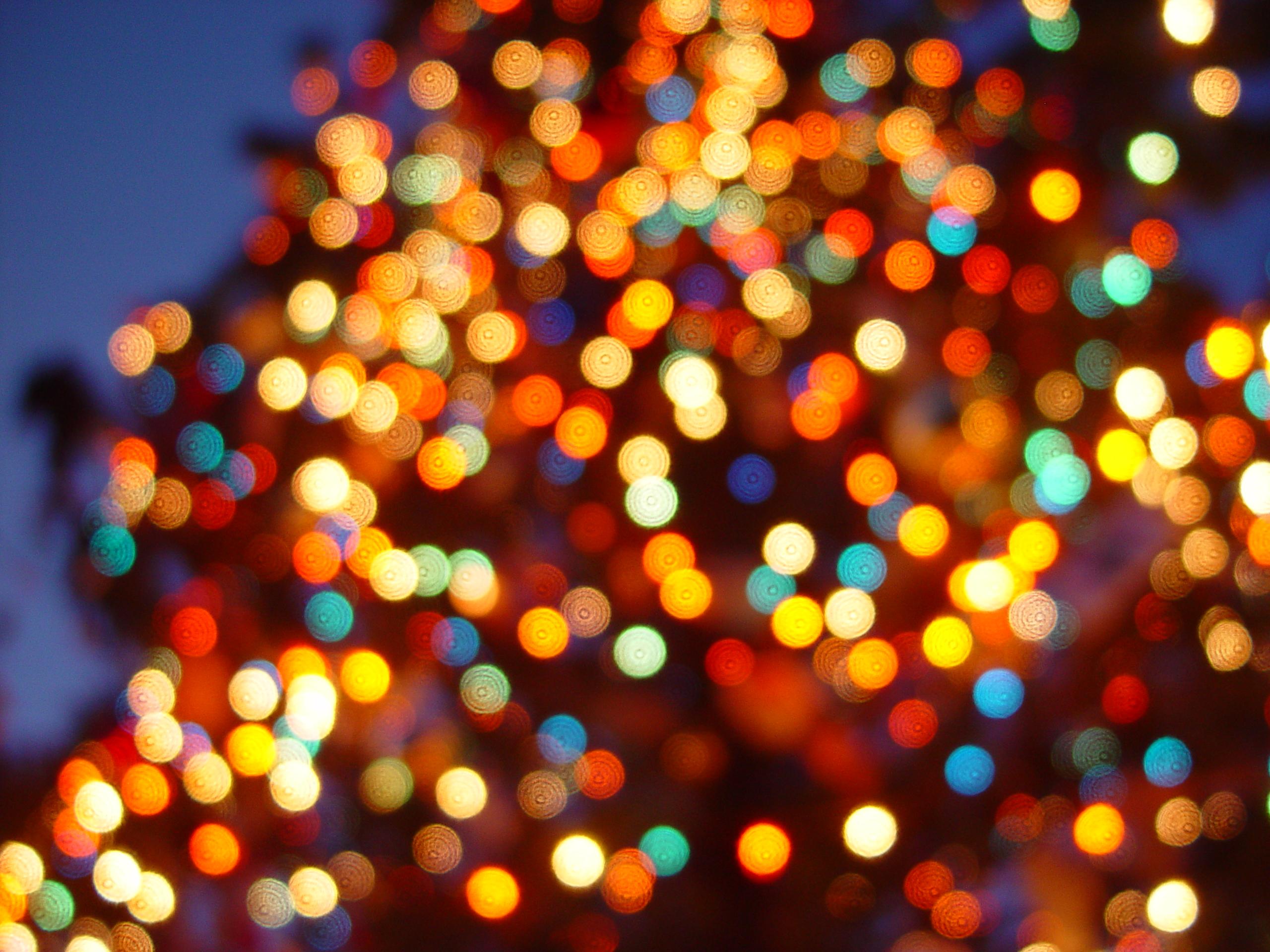 2560x1920 Colored Christmas Lights wallpaperx1920