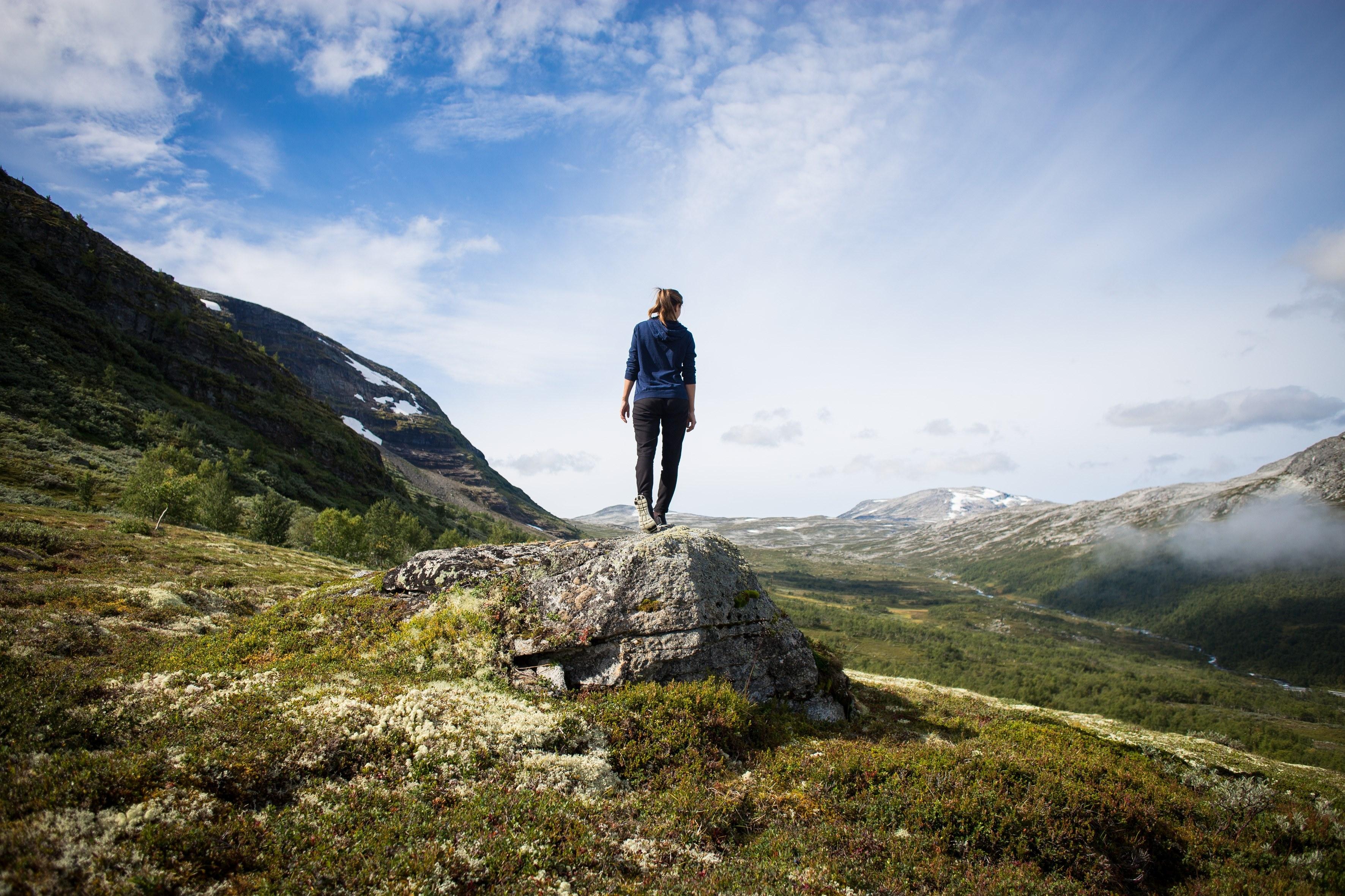 3543x2362 Wallpaper / hiking hike rock and woman HD 4k wallpaper