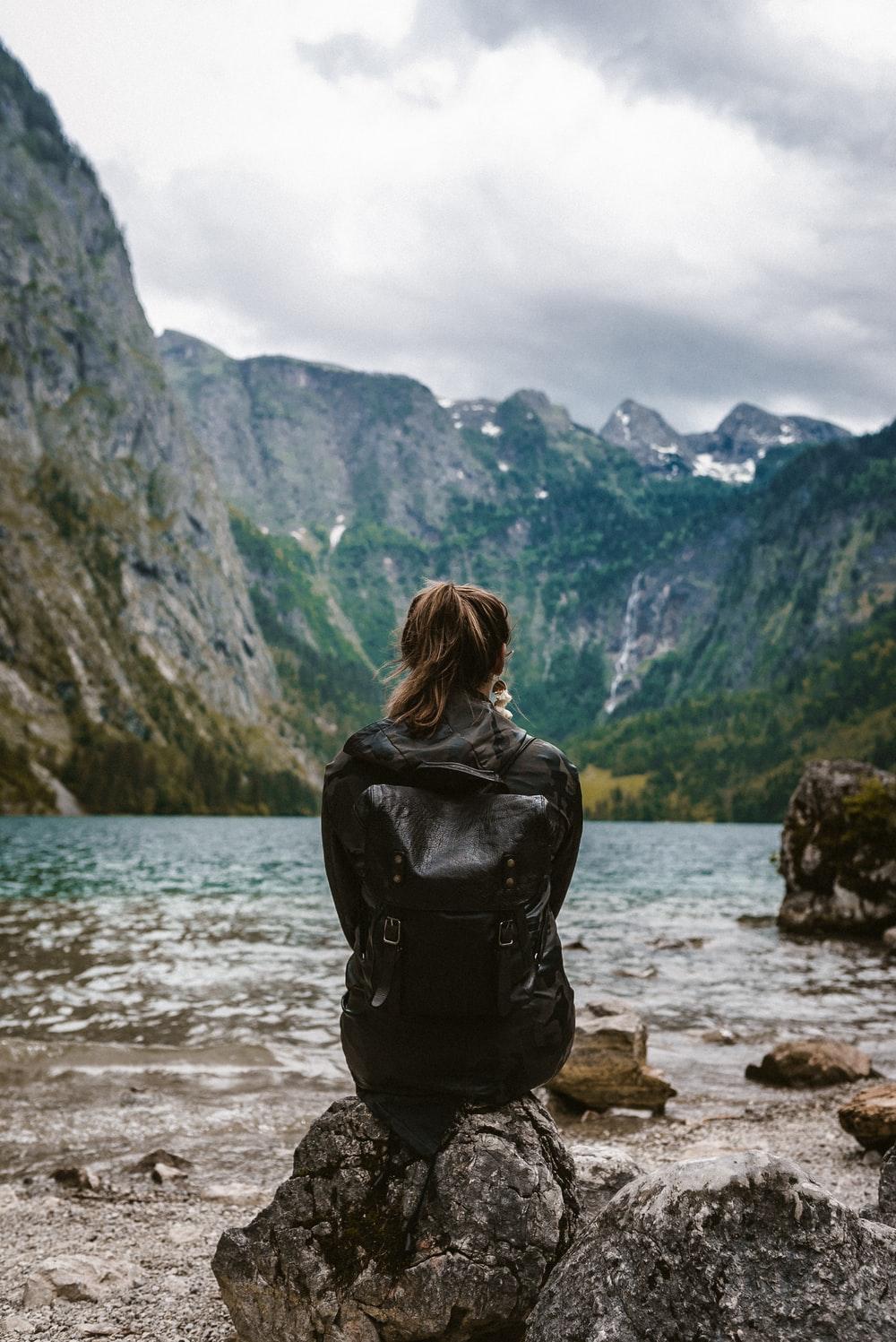 1000x1497 Women Hiking Picture. Download Free Image