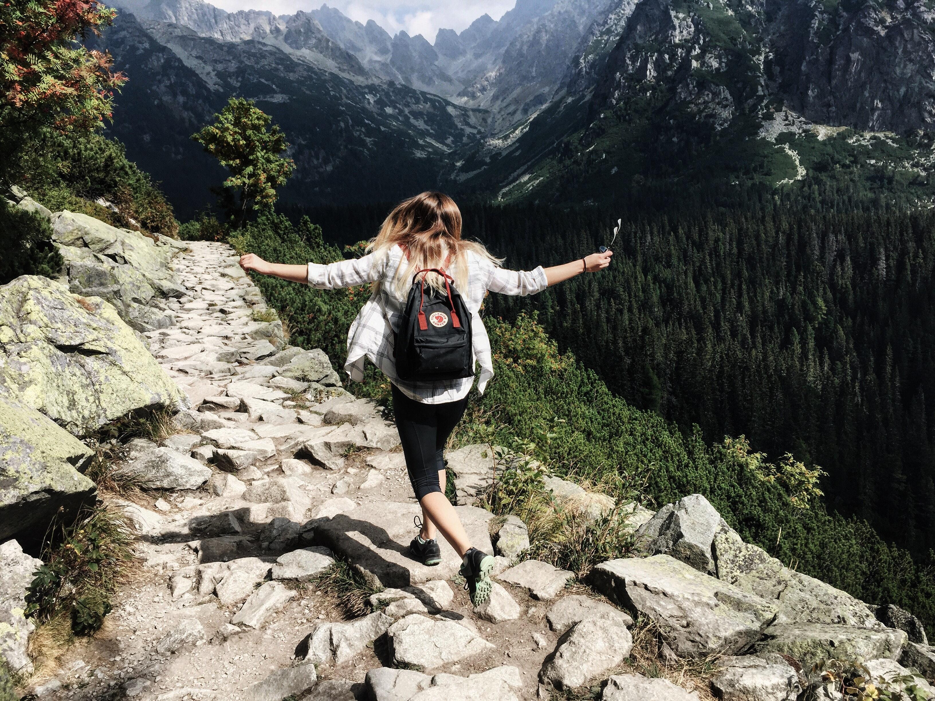 3264x2446 Woman Standing on Cliff · Free
