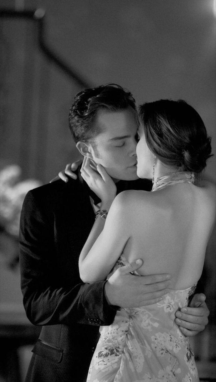 736x1303 blair waldorf wallpaper