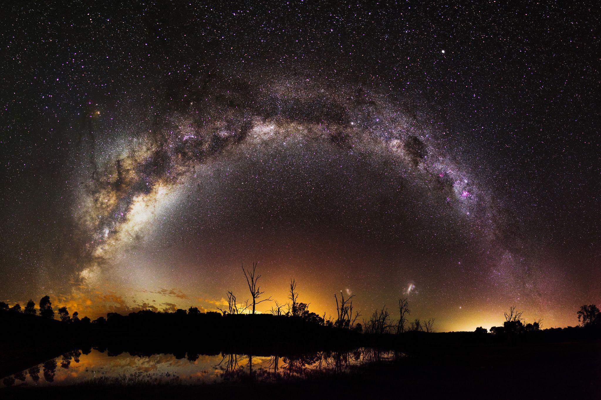 2048x1364 Milky Way over Harvey Dam, Western Australia. Night sky wallpaper, Milky way, Night skies