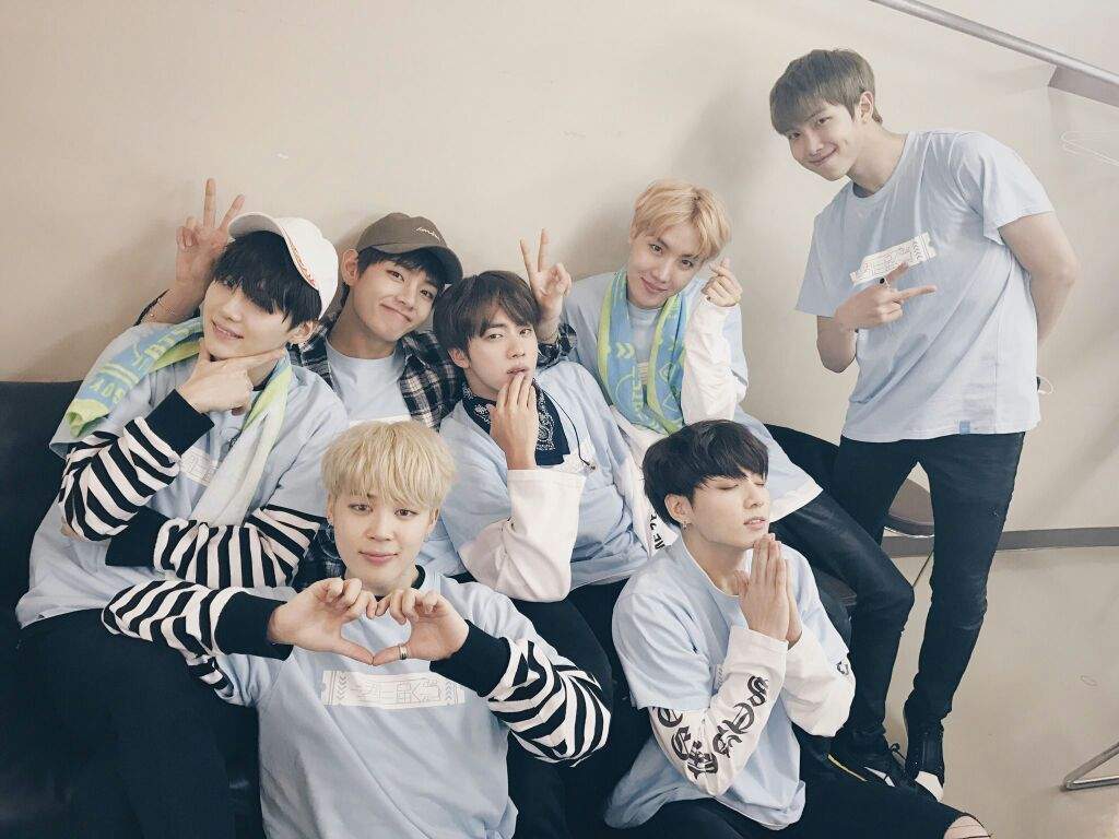 1024x768 BTS Themes Wallpaper
