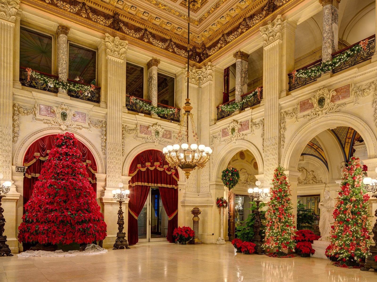 1600x1200 Step Inside Historic Homes Decorated for the Holidays