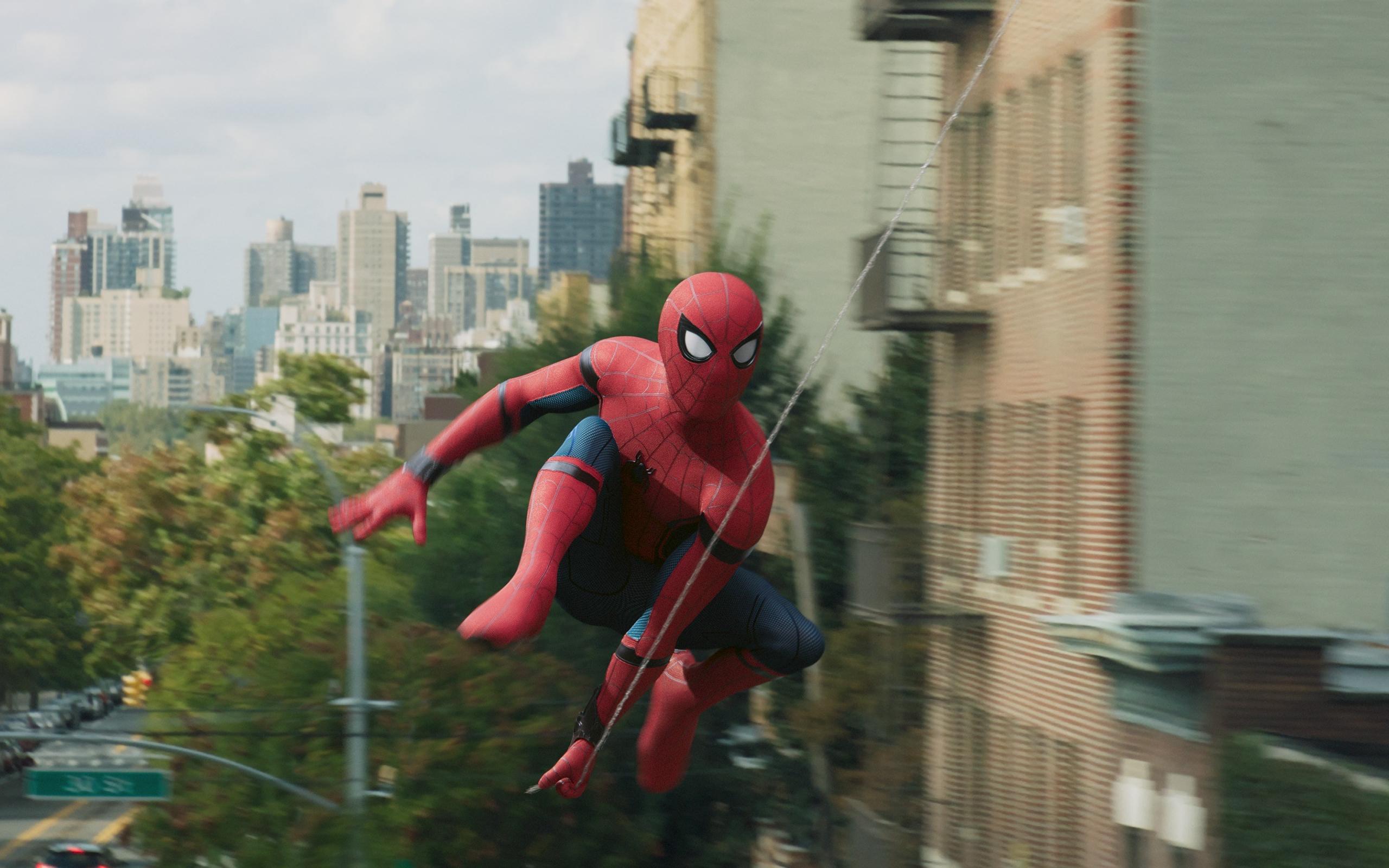 2560x1600 Spider Man Mcu Swinging