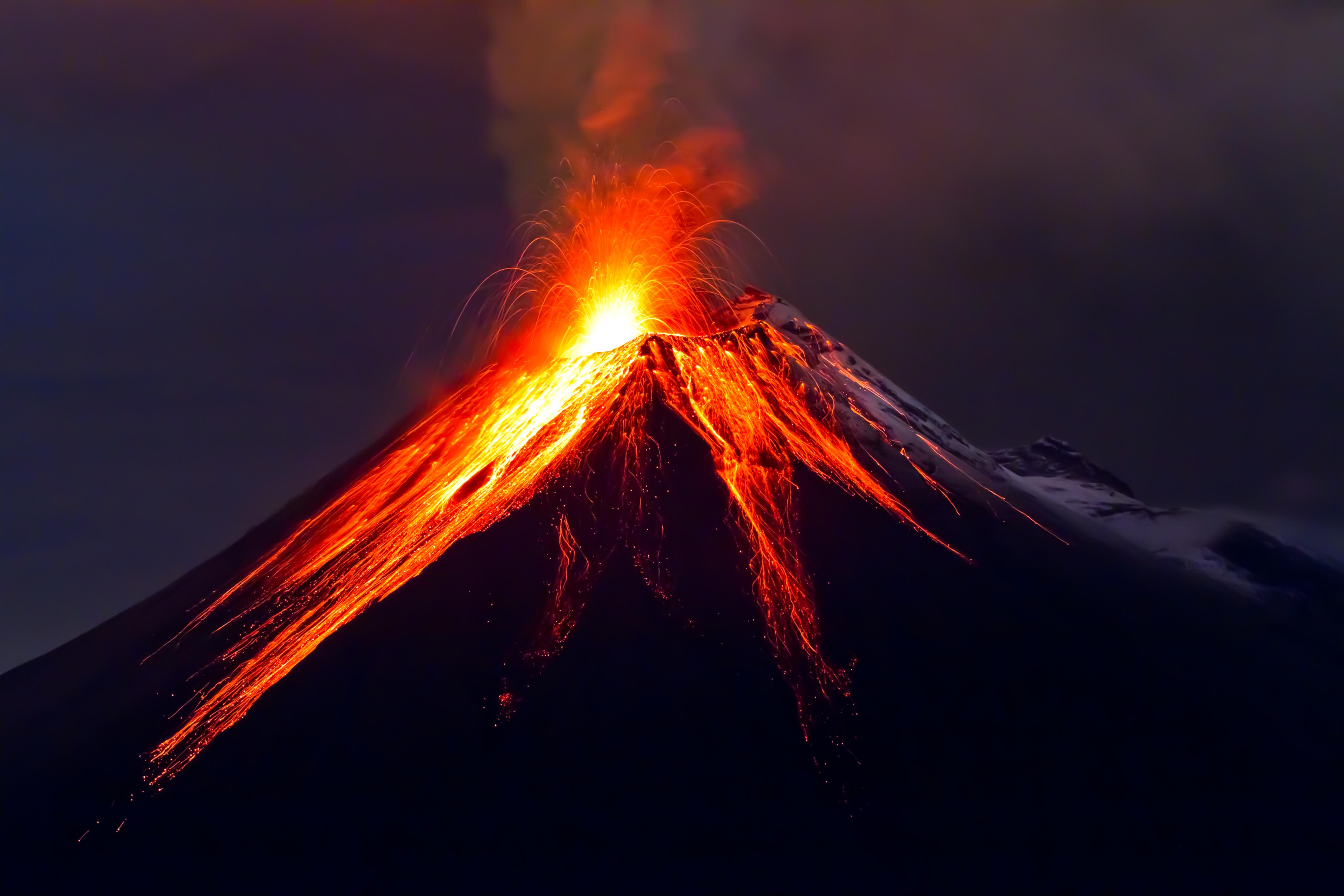 4242x2828 4K Ultra HD Volcanic Eruption Wallpaper