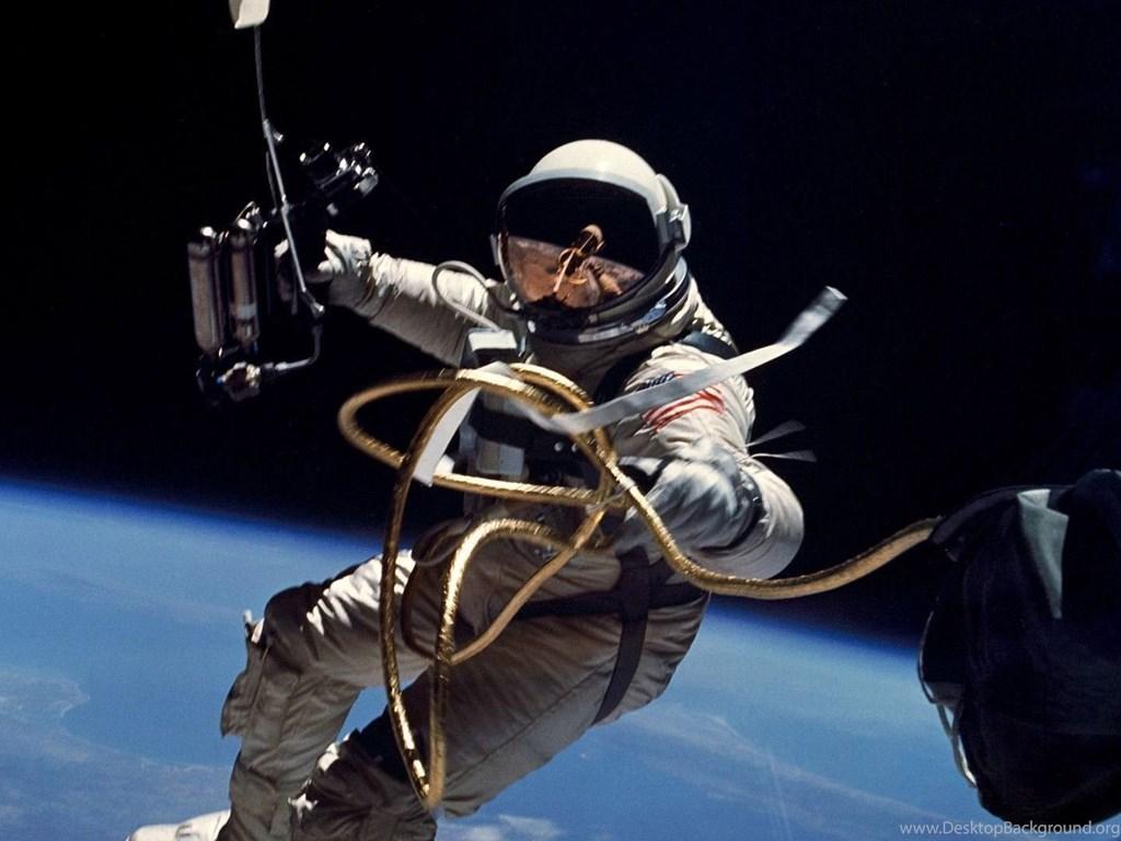 1024x768 Yuri Gagarin Wallpaper Desktop Background