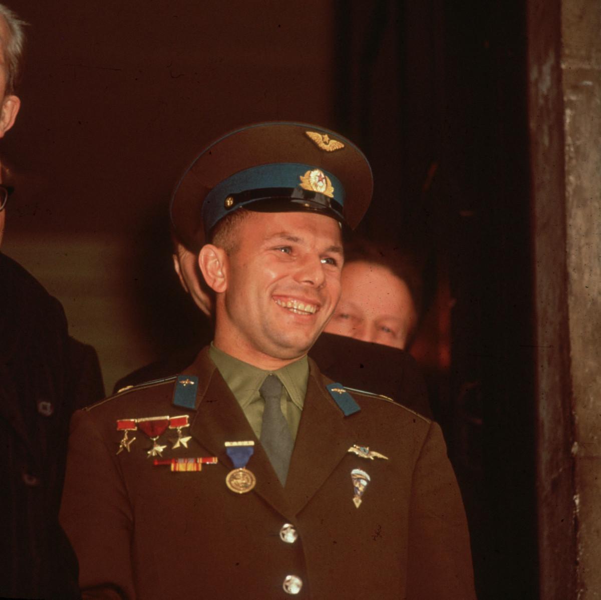 1200x1198 Yuri Gagarin wallpaper