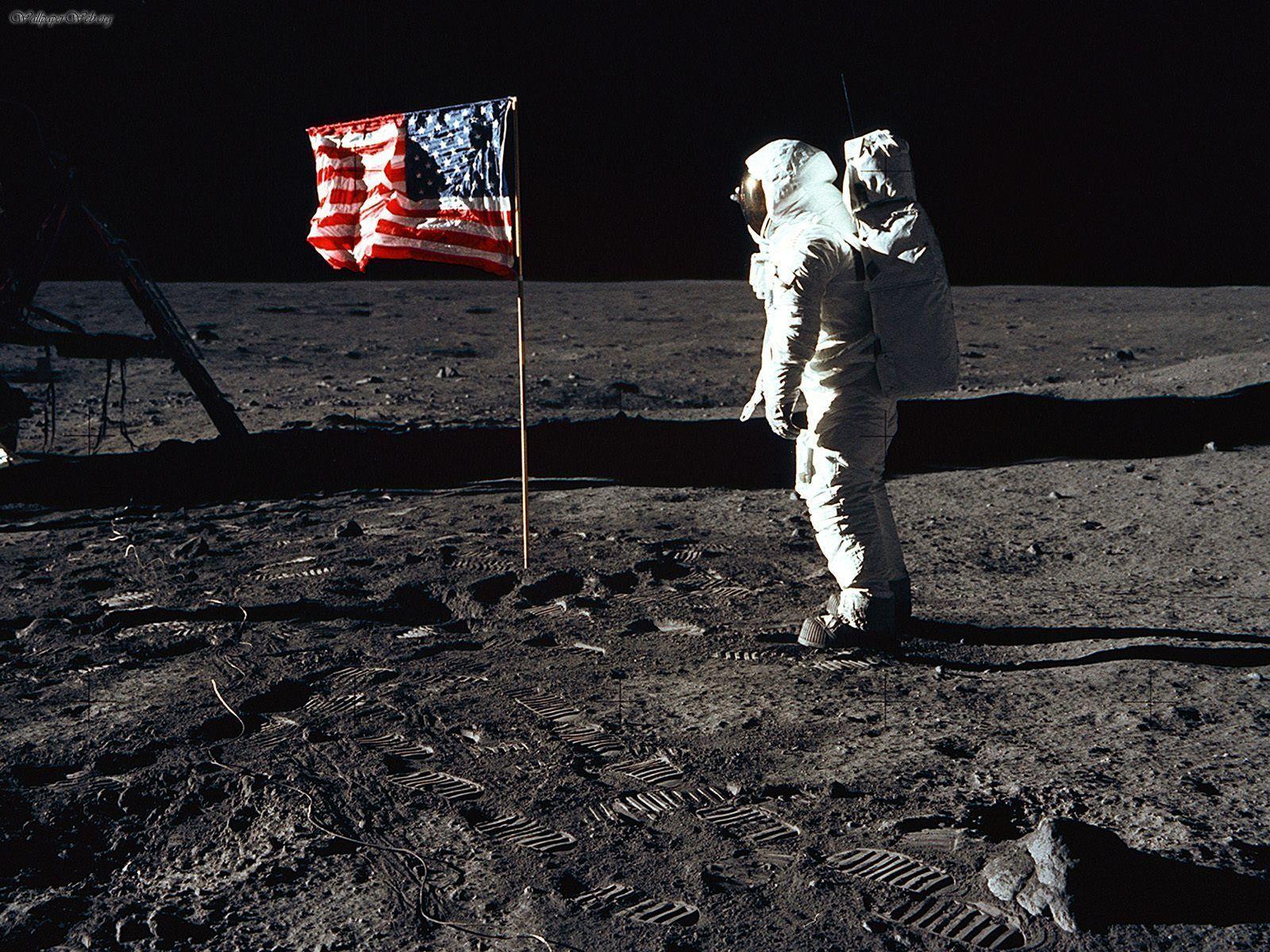 1600x1200 Yuri Gagarin On Moon