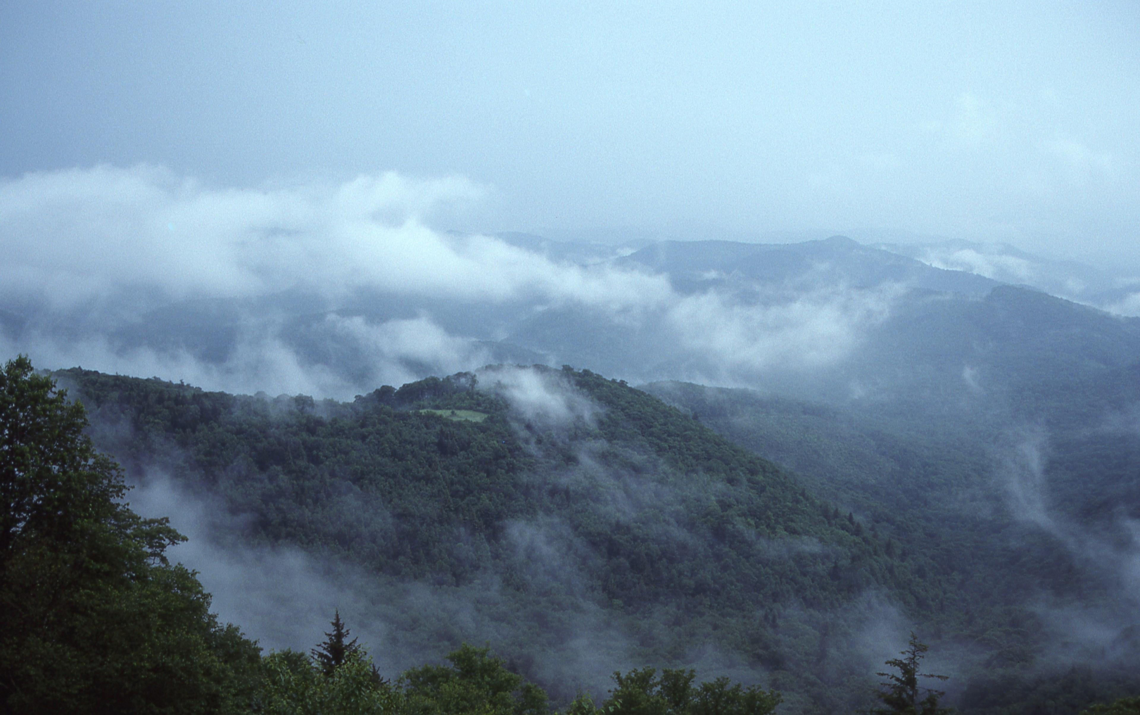 3840x2410 Wallpaper / smoky mountains 4k wallpaper