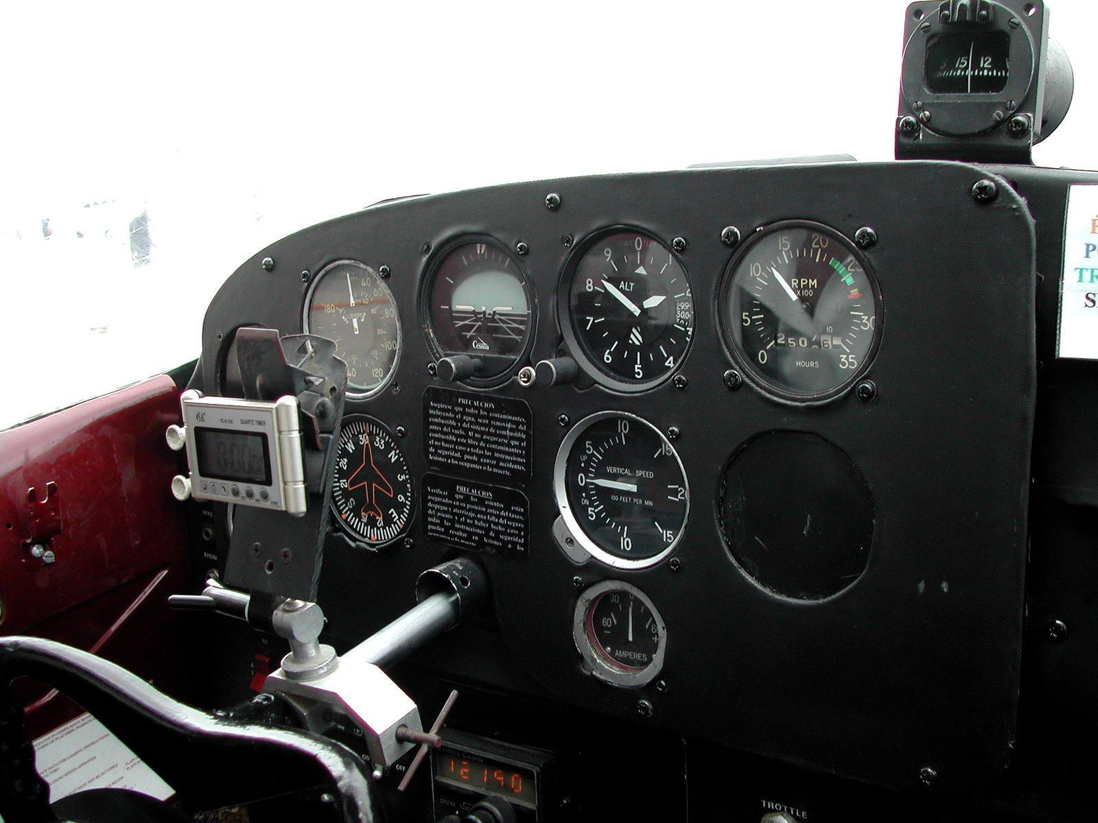 1600x1200 Free Cessna cockpit