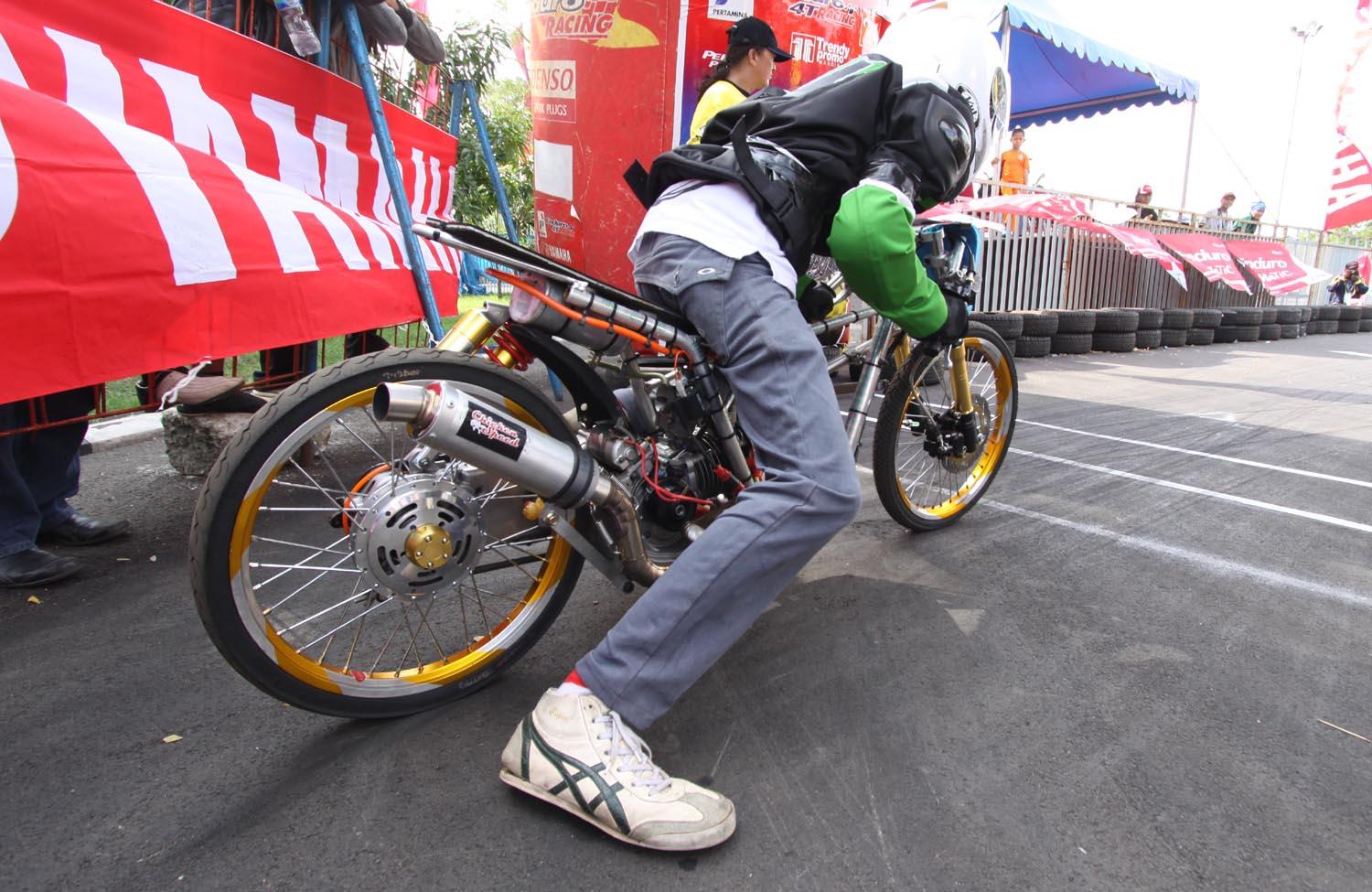 1500x975 wallpaper motor balap, vehicle, bicycle, cycling, recreation, bicycle accessory