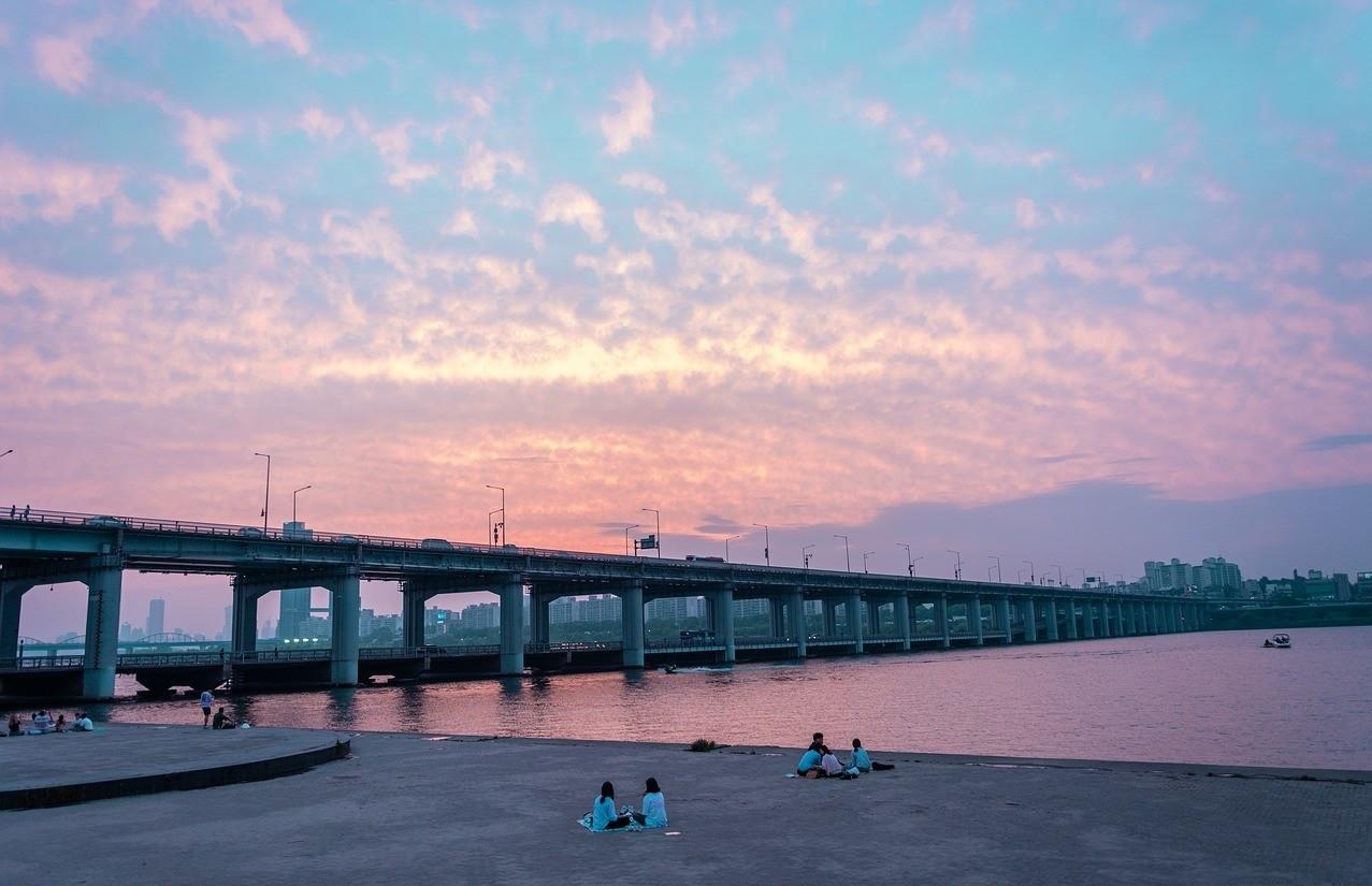 1277x825 Banpo Bridge Crossing