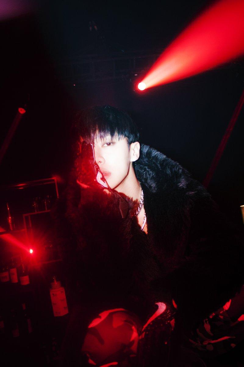800x1200 Update: Highlight's Lee Gikwang Teases Choreography For “Don't Close Your Eyes (D.C.Y.E)” In New MV Teaser