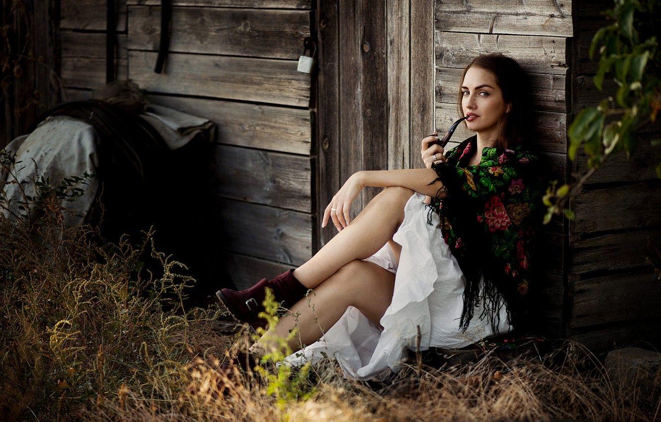 1332x850 Women Smoking Pipes Wallpaper