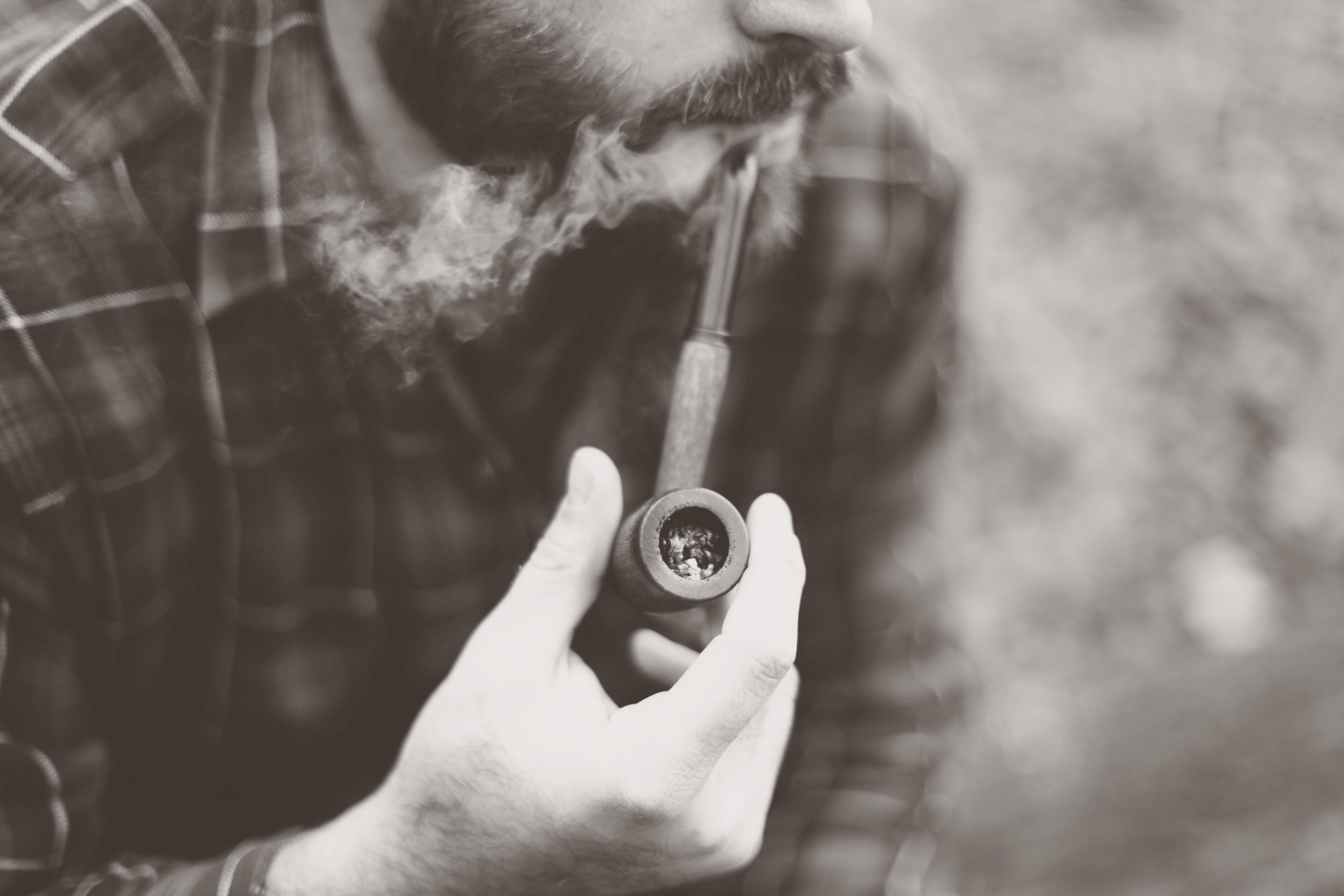 5616x3744 Grayscale Photo of Man Holding Tobacco Pipe · Free