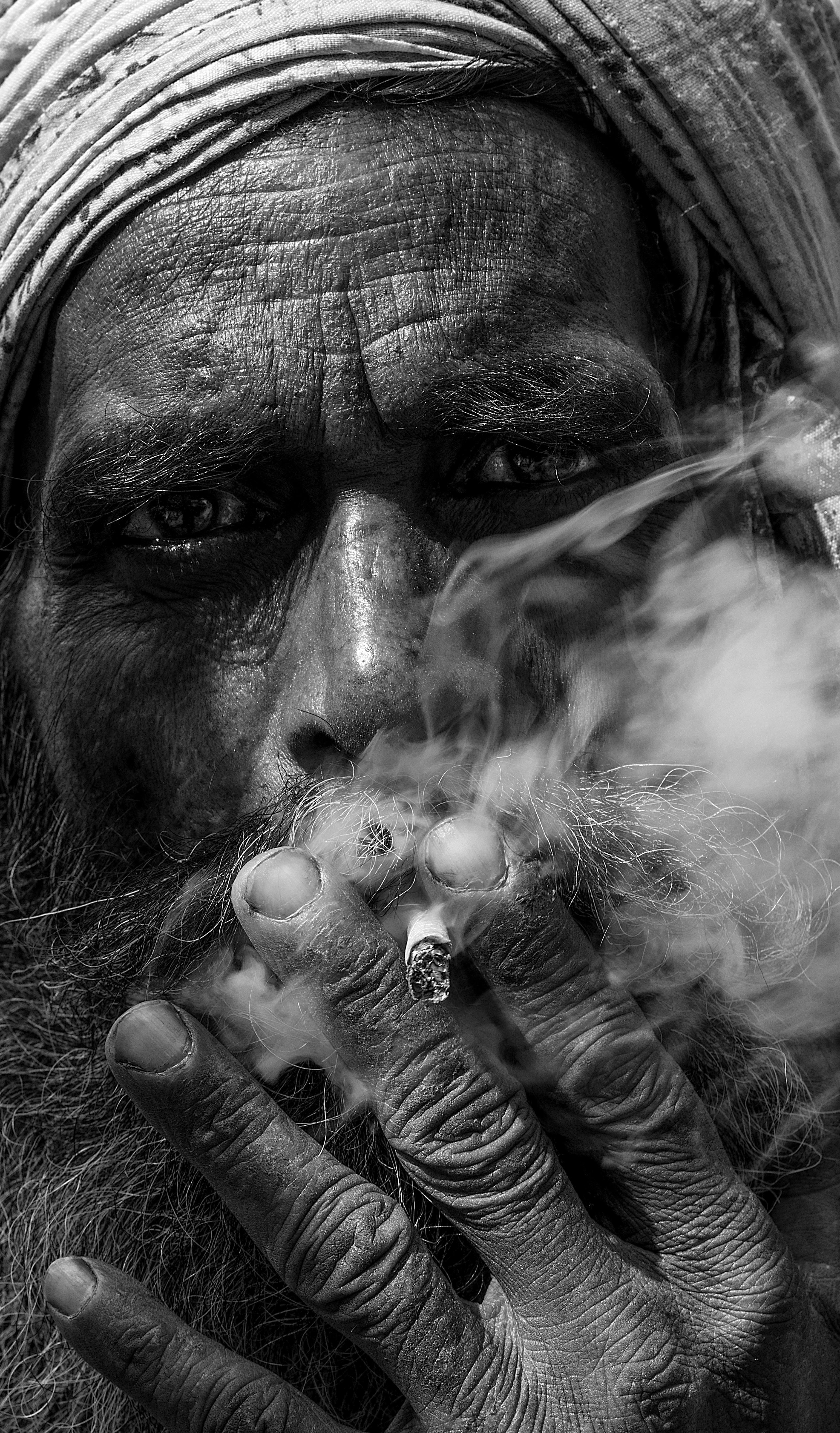 3068x5231 Old Man Smoking Cigarette · Free