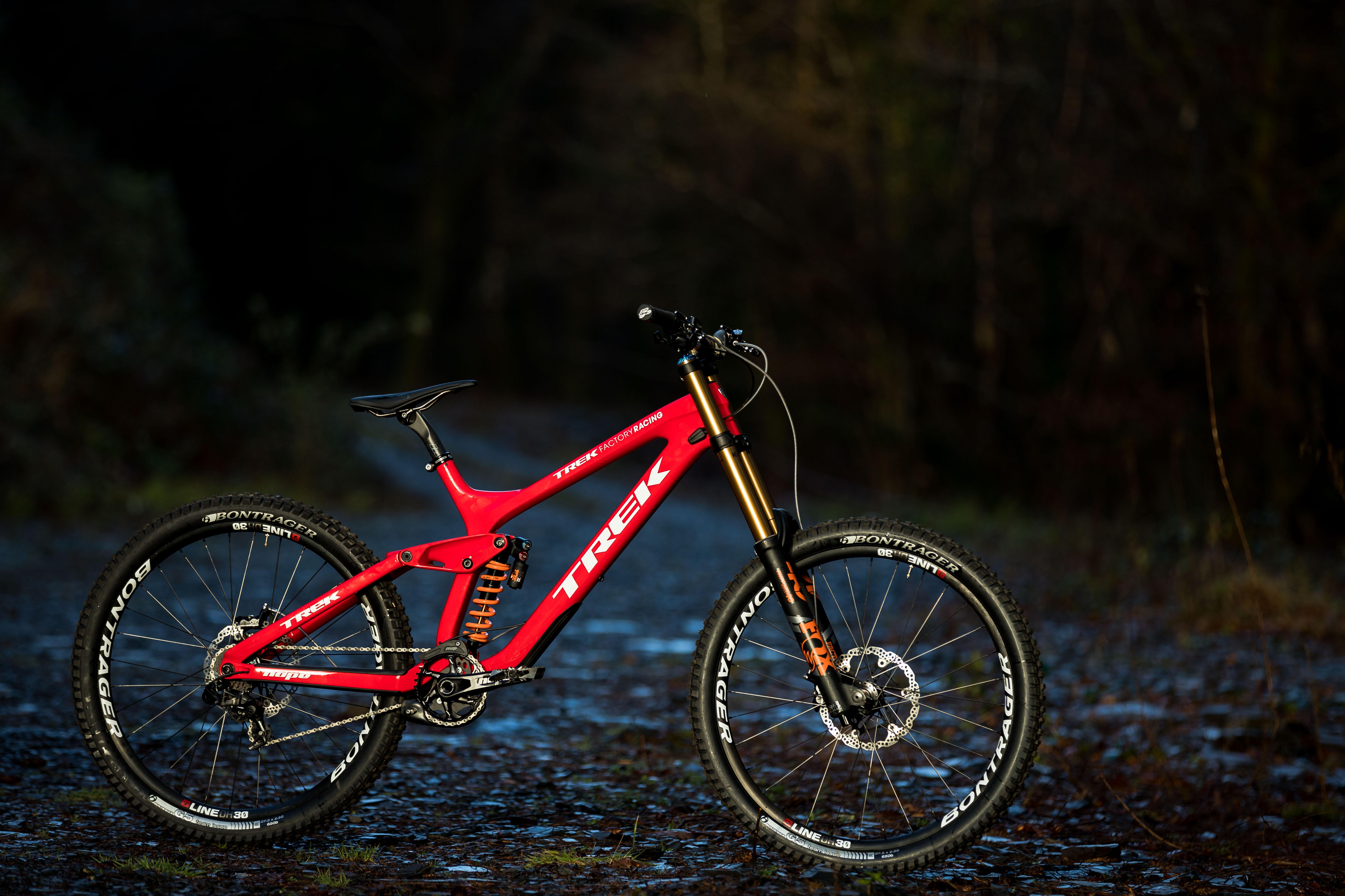 6563x4375 Gee Atherton's 2018 Trek Session Atherton's 2018 Trek Session Biking Picture