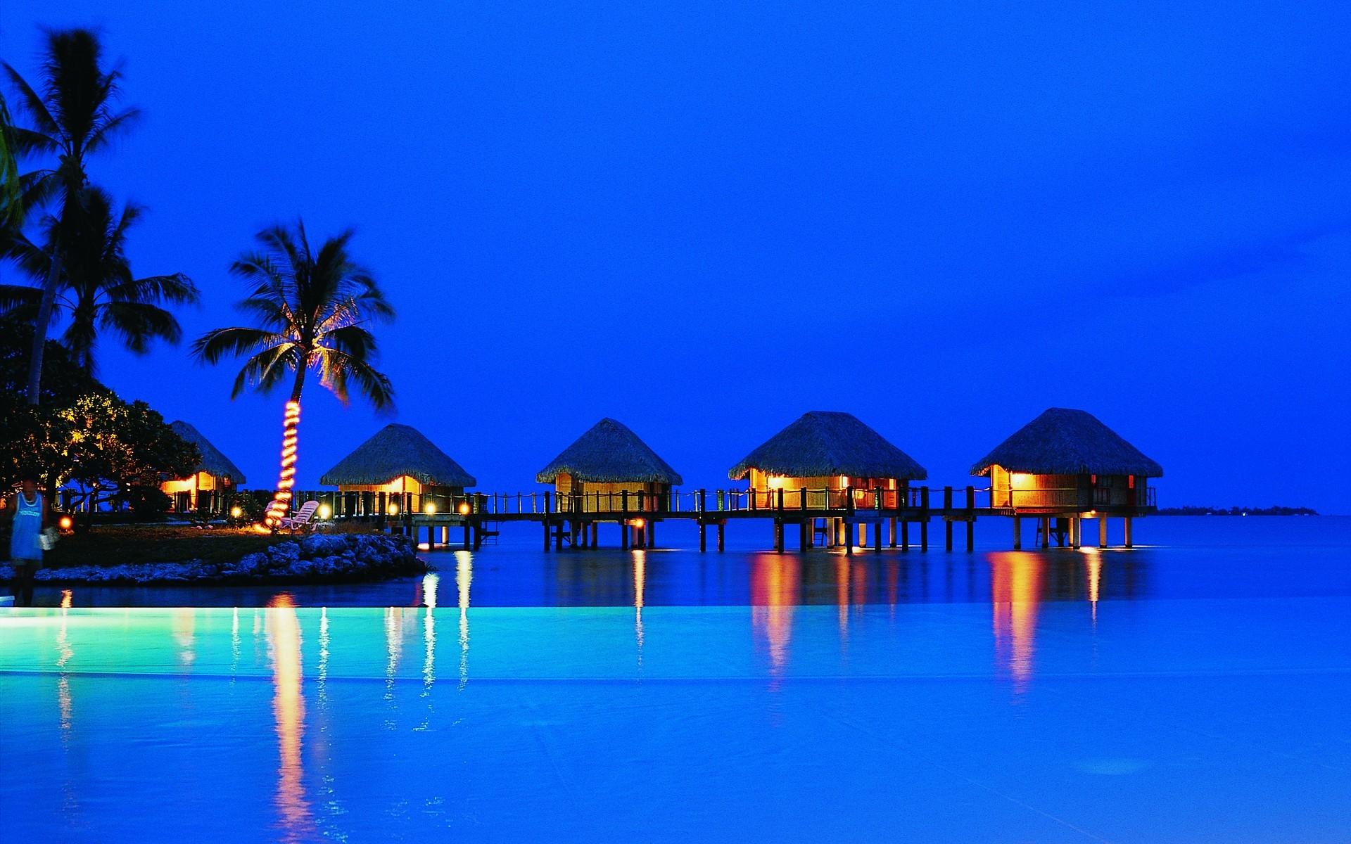 1920x1200 Resort Wallpaper