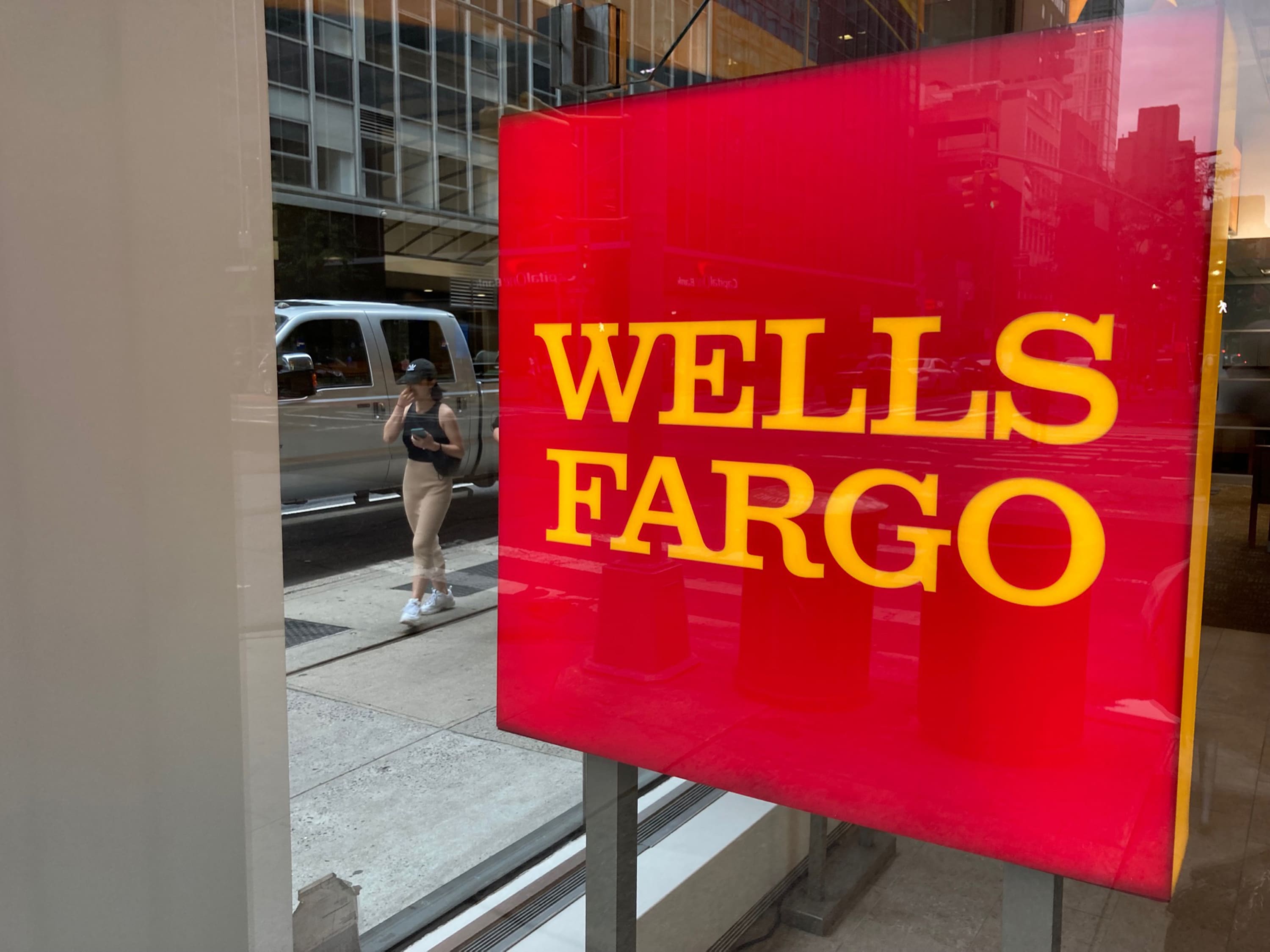 3000x2250 Covid: Wells Fargo Delays Return To Office Plans Until October
