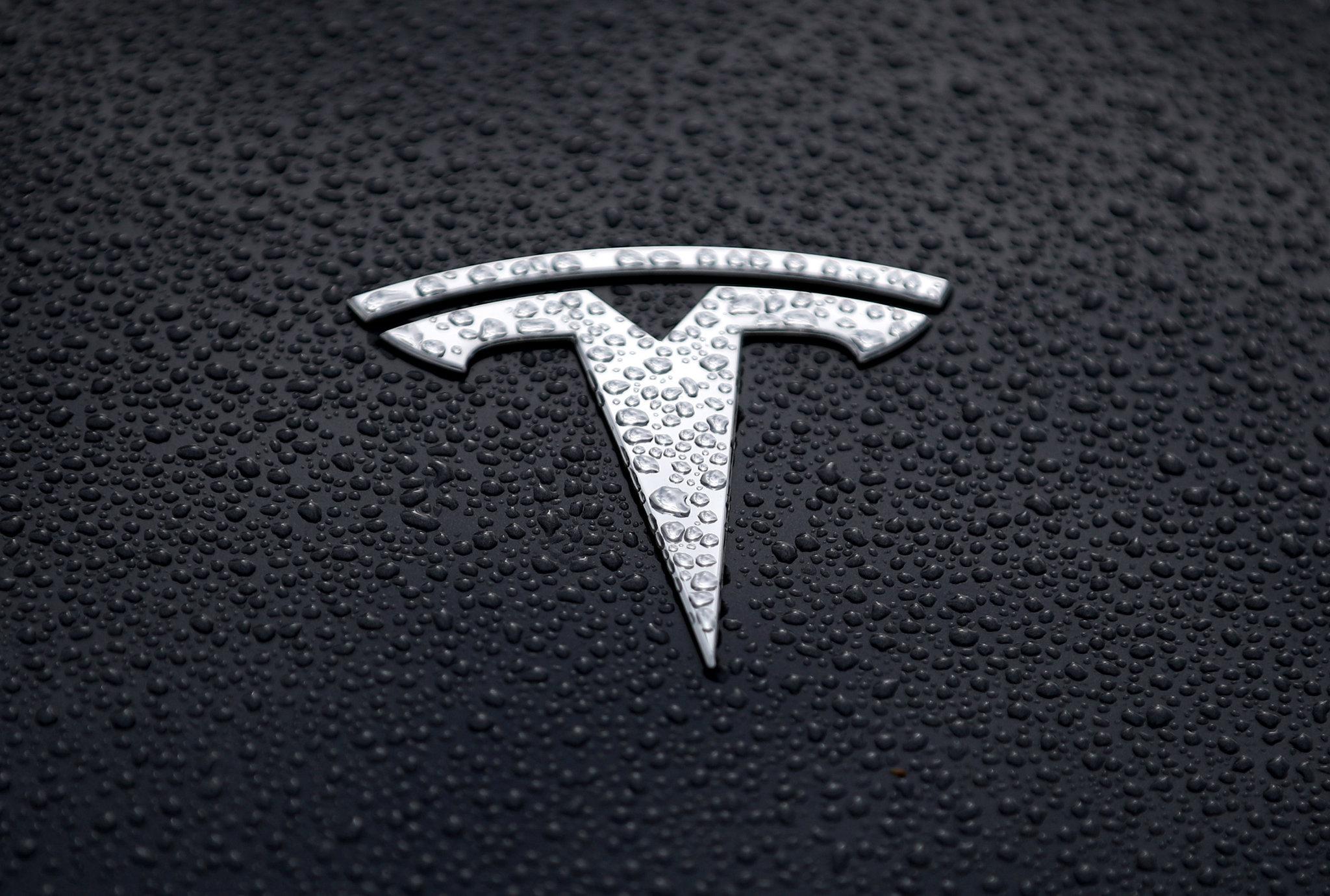 2048x1381 Tesla Reports Profit for Quarter, Sending Shares Soaring