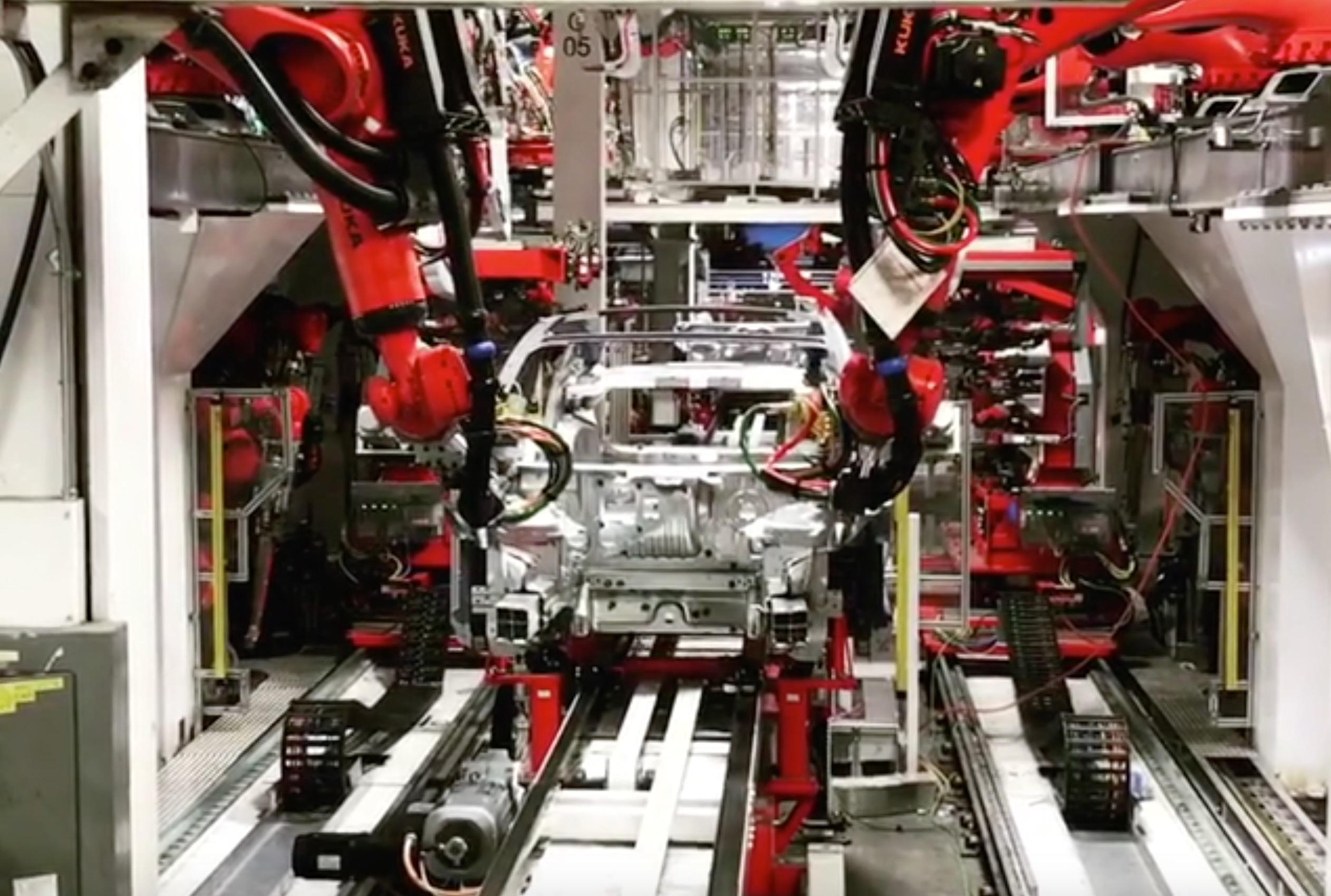 2524x1700 Tesla Factory Robots
