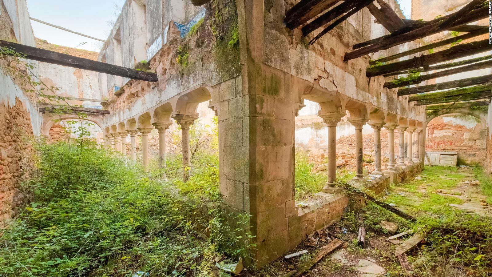 1600x900 Francis Meslet's photo capture Europe's abandoned churches